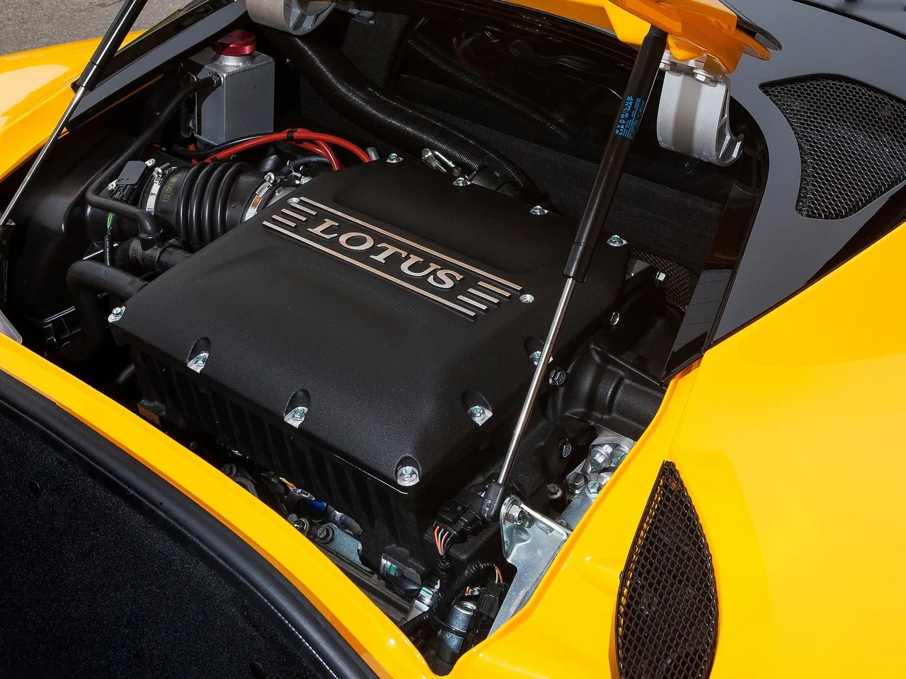 Lotus Evora 400 (2016) – motorový prostor
