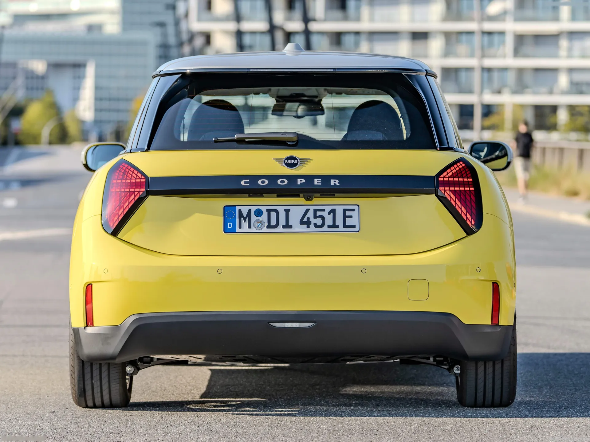 Mini Cooper E (2024) – zezadu