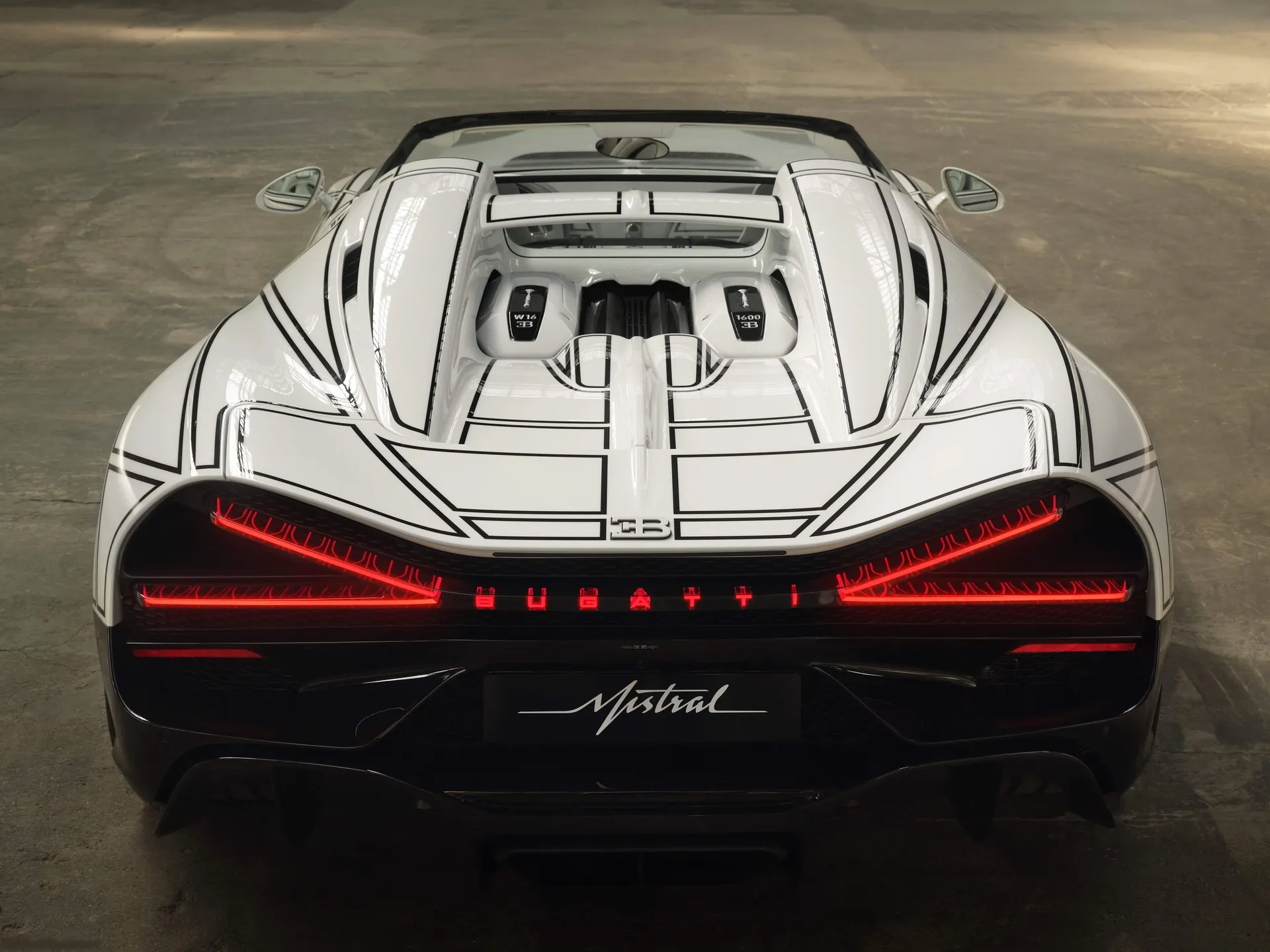 Bugatti W16 Mistral Blanc Eternel (2026) – zezadu