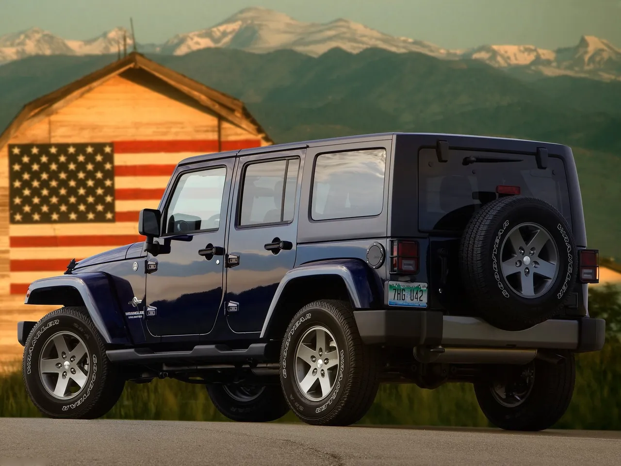 Jeep Wrangler Freedom Edition (2012) – zadní tříčtvrteční pohled