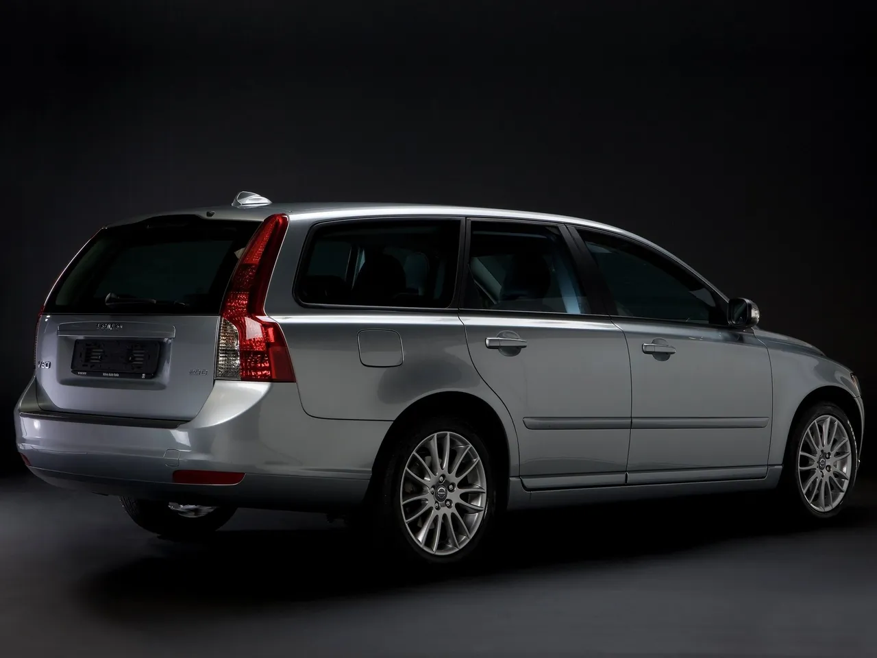 Volvo V50 (2008) – zadní tříčtvrteční pohled