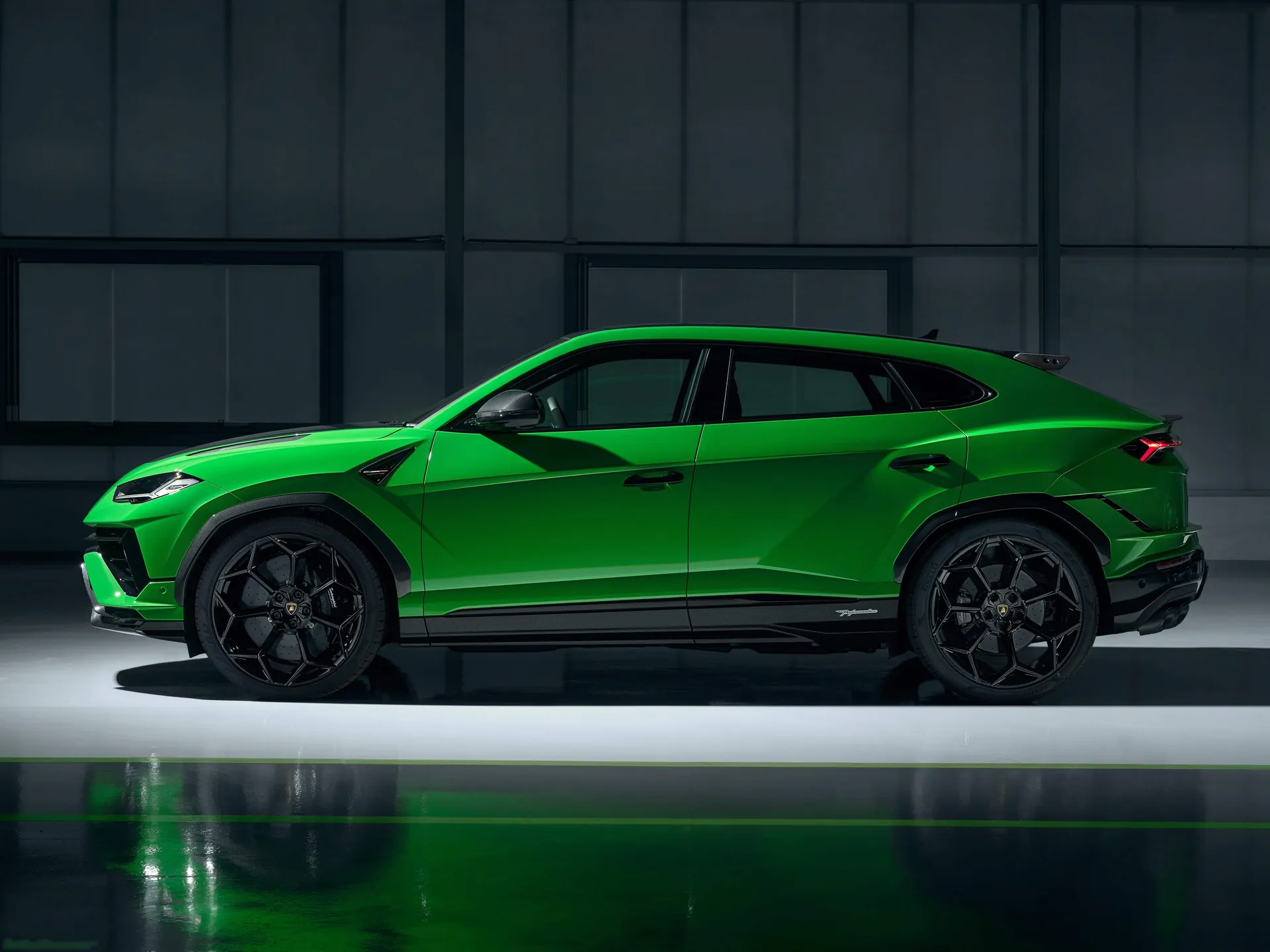Lamborghini Urus Performante (2023) – boční profil