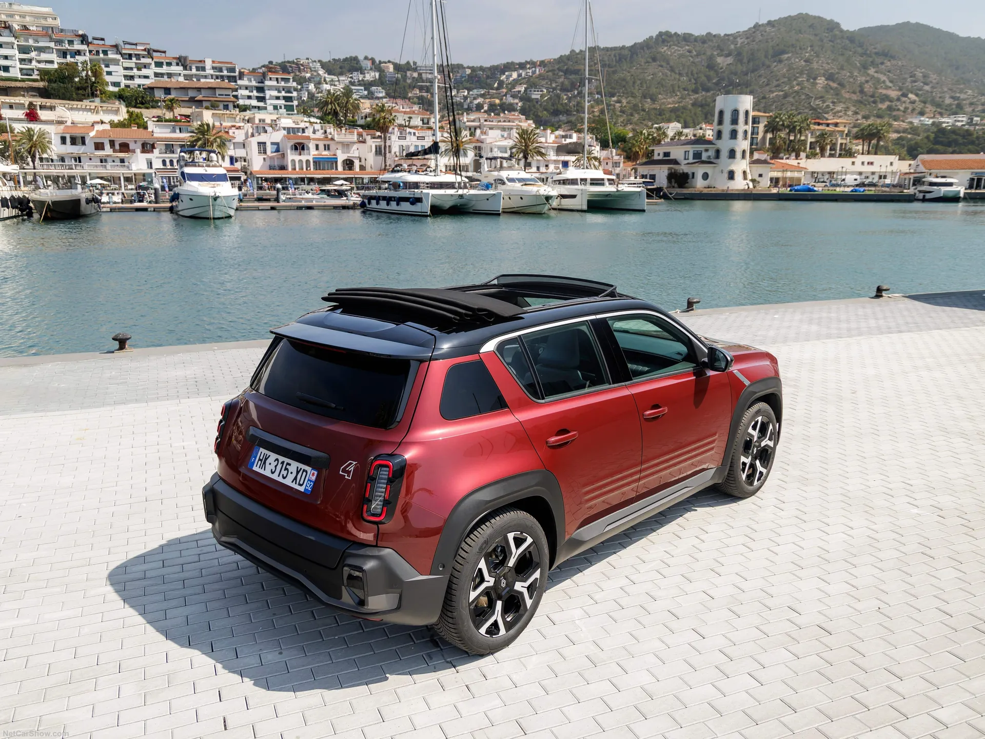 Renault 4 E-Tech Plein Sud (2026) – zadní tříčtvrteční pohled