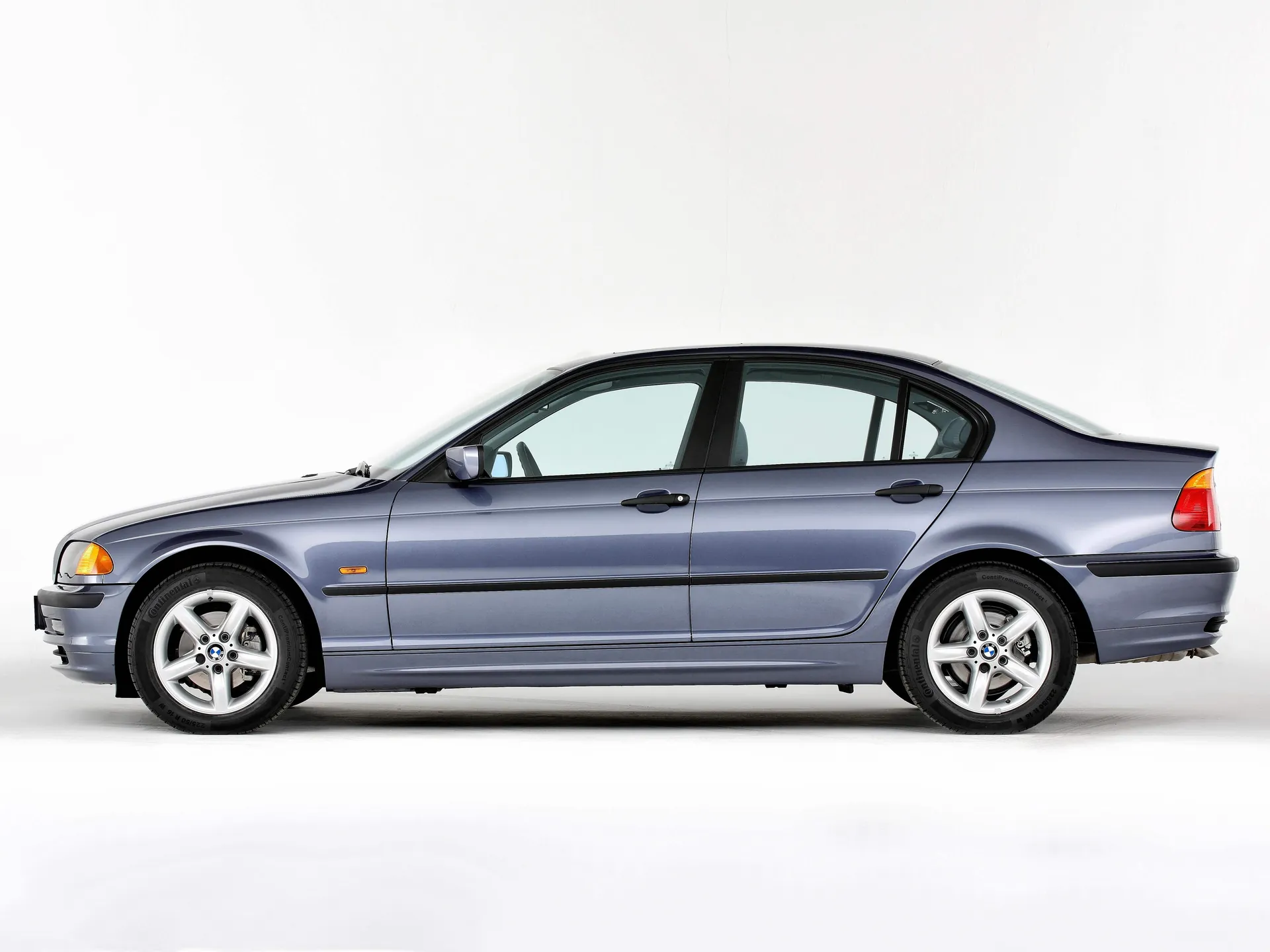 BMW 3-Series (1999) – boční profil