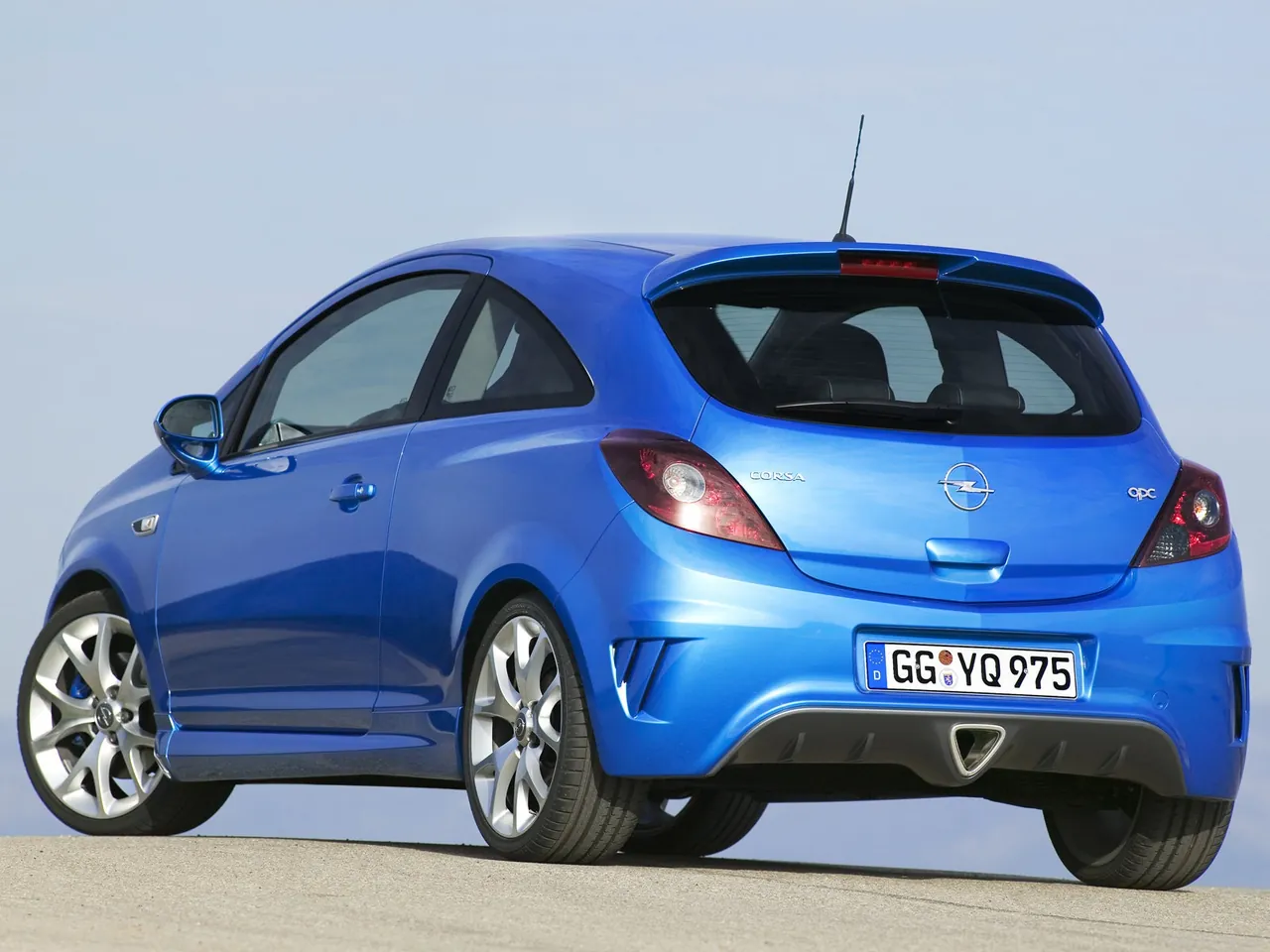Opel Corsa OPC (2008) – zadní tříčtvrteční pohled