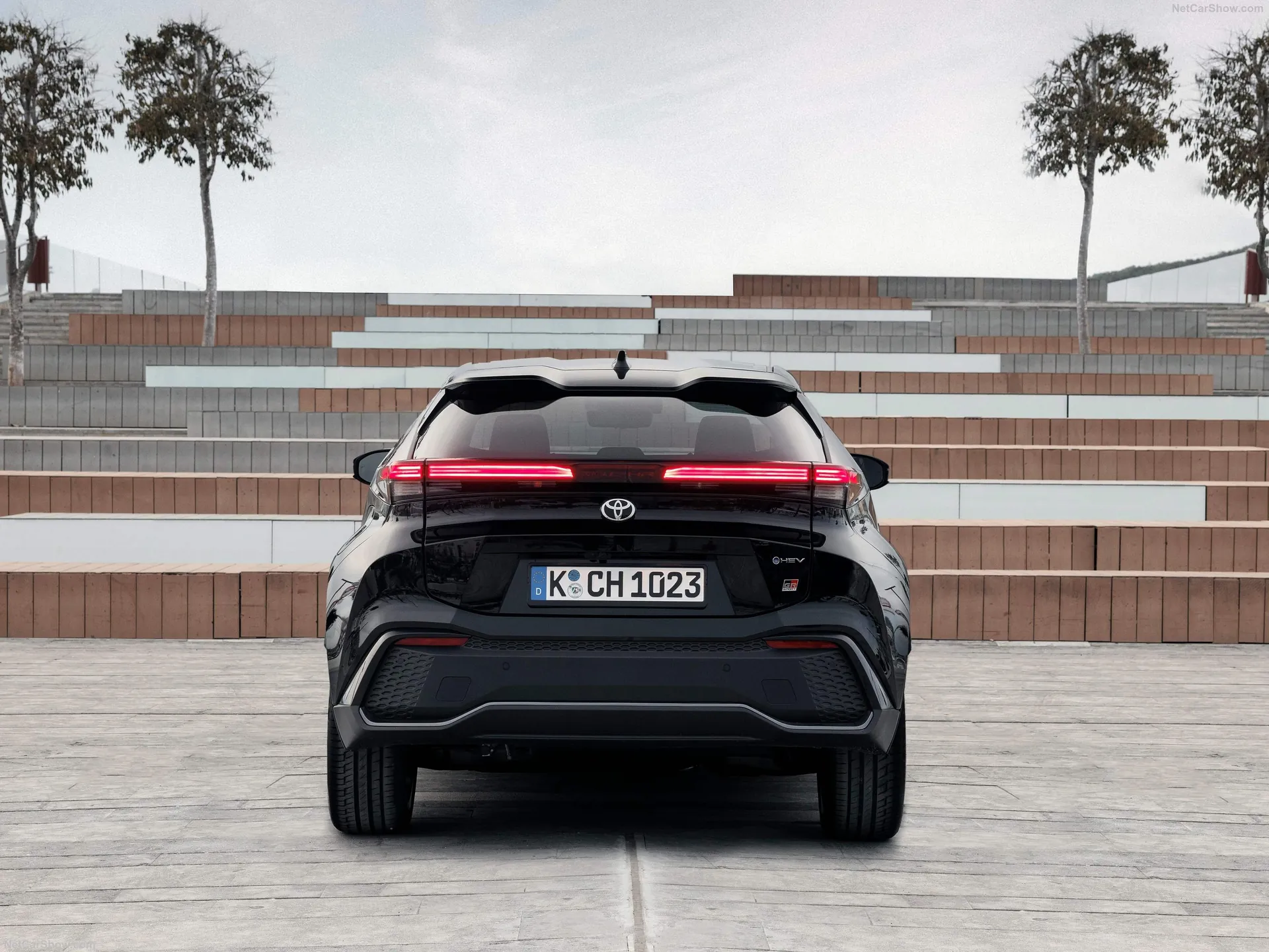 Toyota C-HR (2024) – zezadu