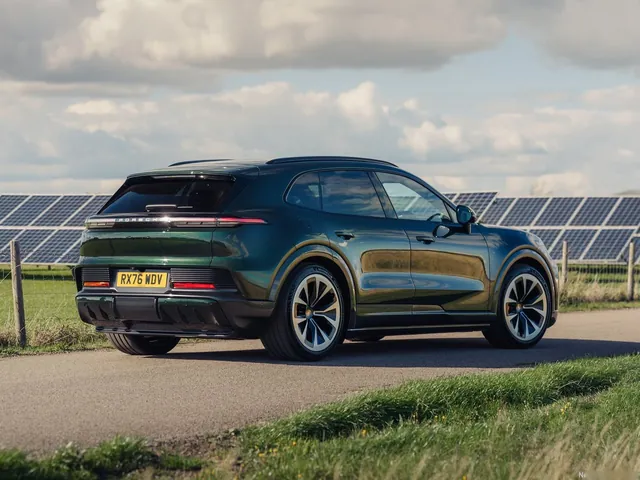 Porsche Cayenne S Electric [UK] (2027)
