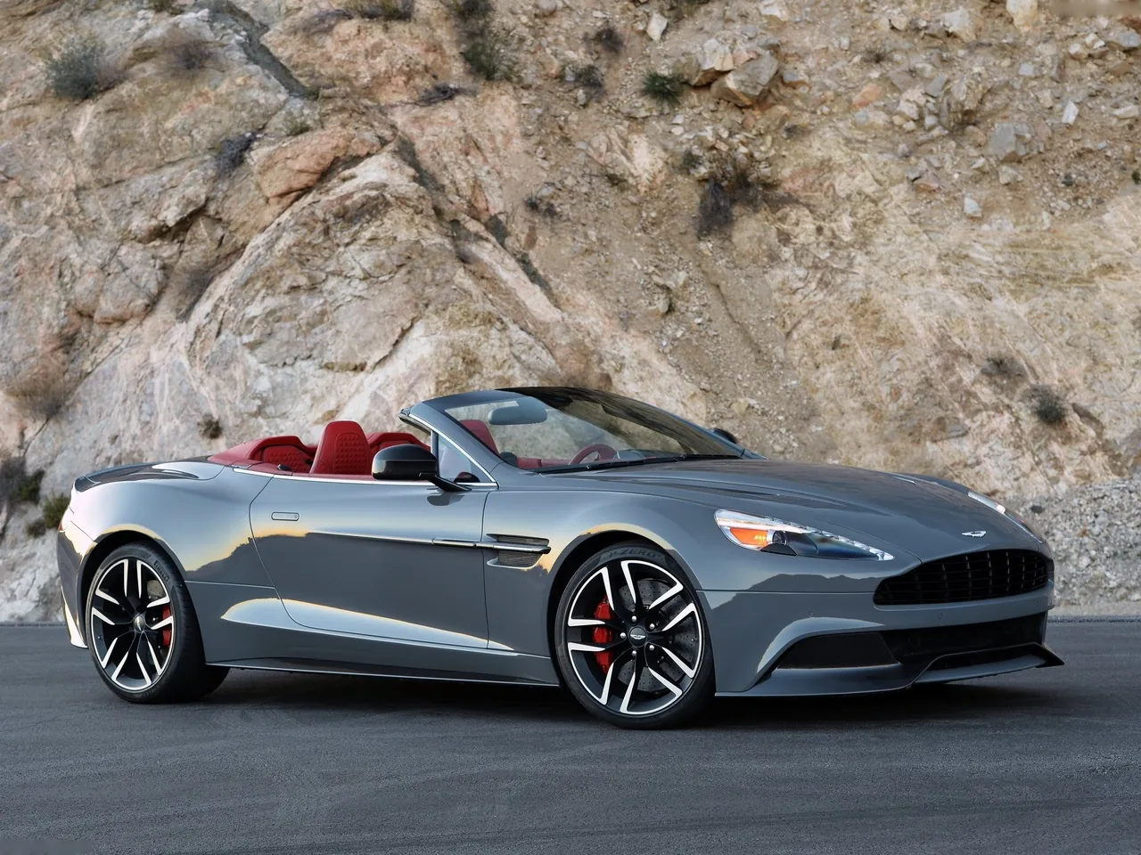 Aston Martin Vanquish Volante (2015)