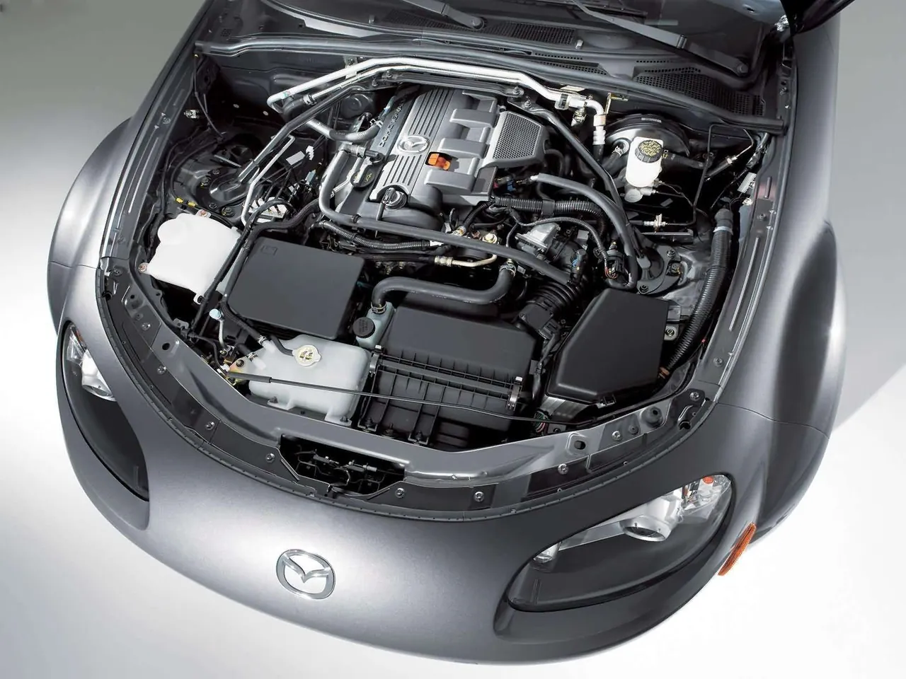 Mazda MX5 (2006) – motorový prostor