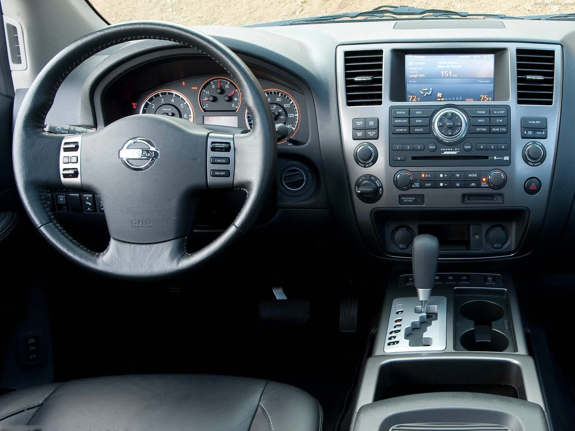 Nissan Armada (2012) – interiér