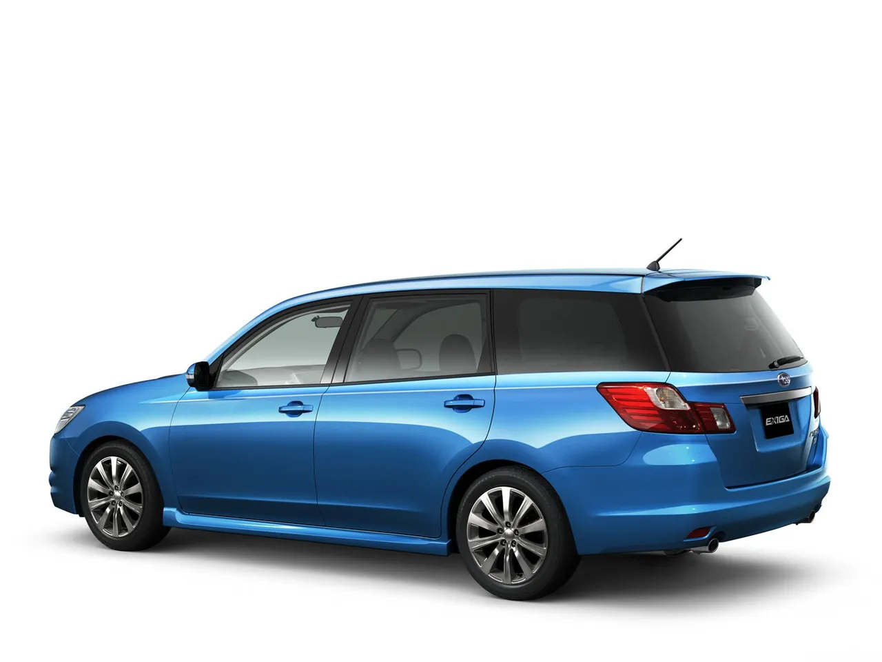 Subaru Exiga (2009) – zadní tříčtvrteční pohled