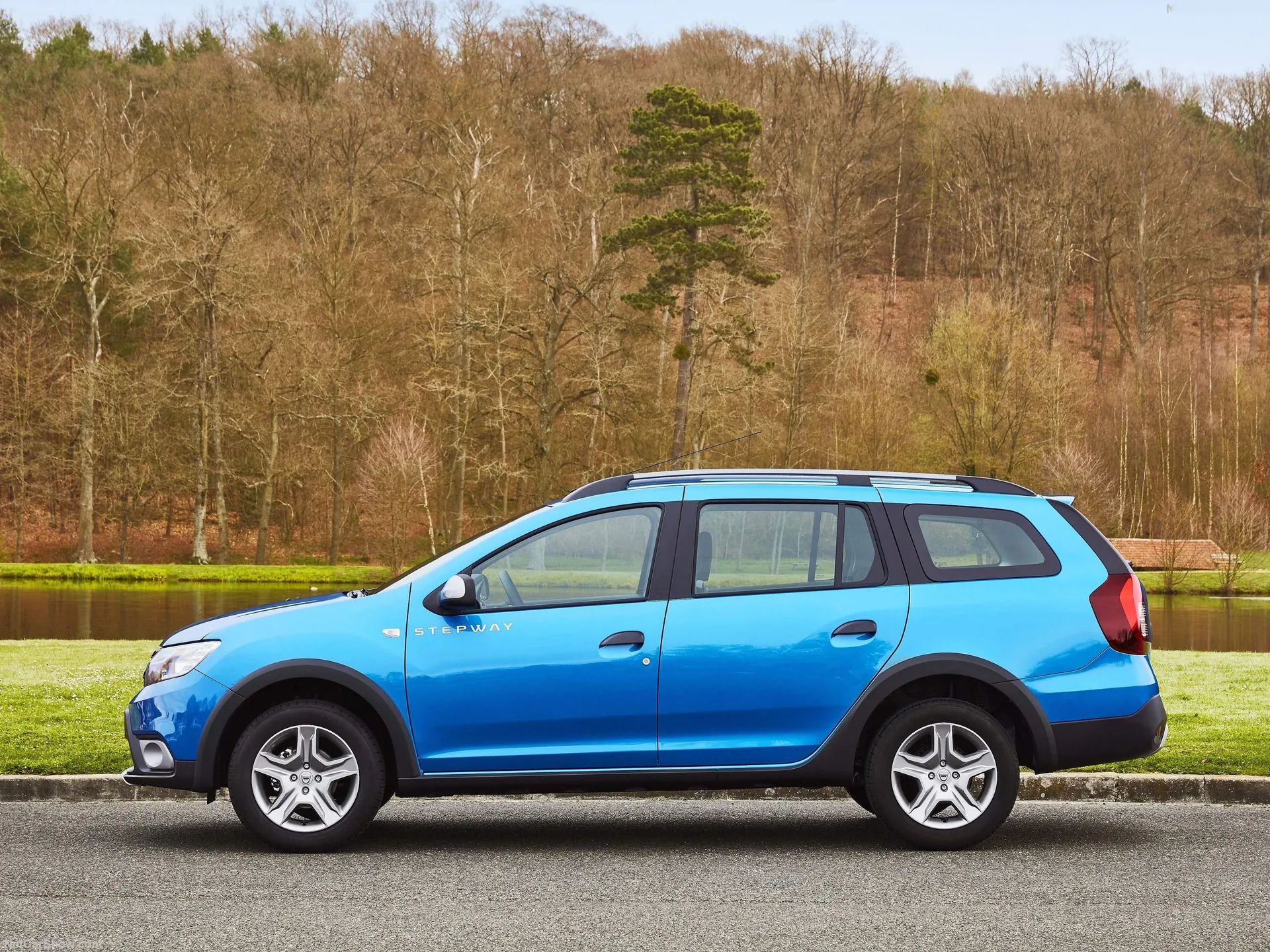 Dacia Logan MCV Stepway (2018) – boční profil