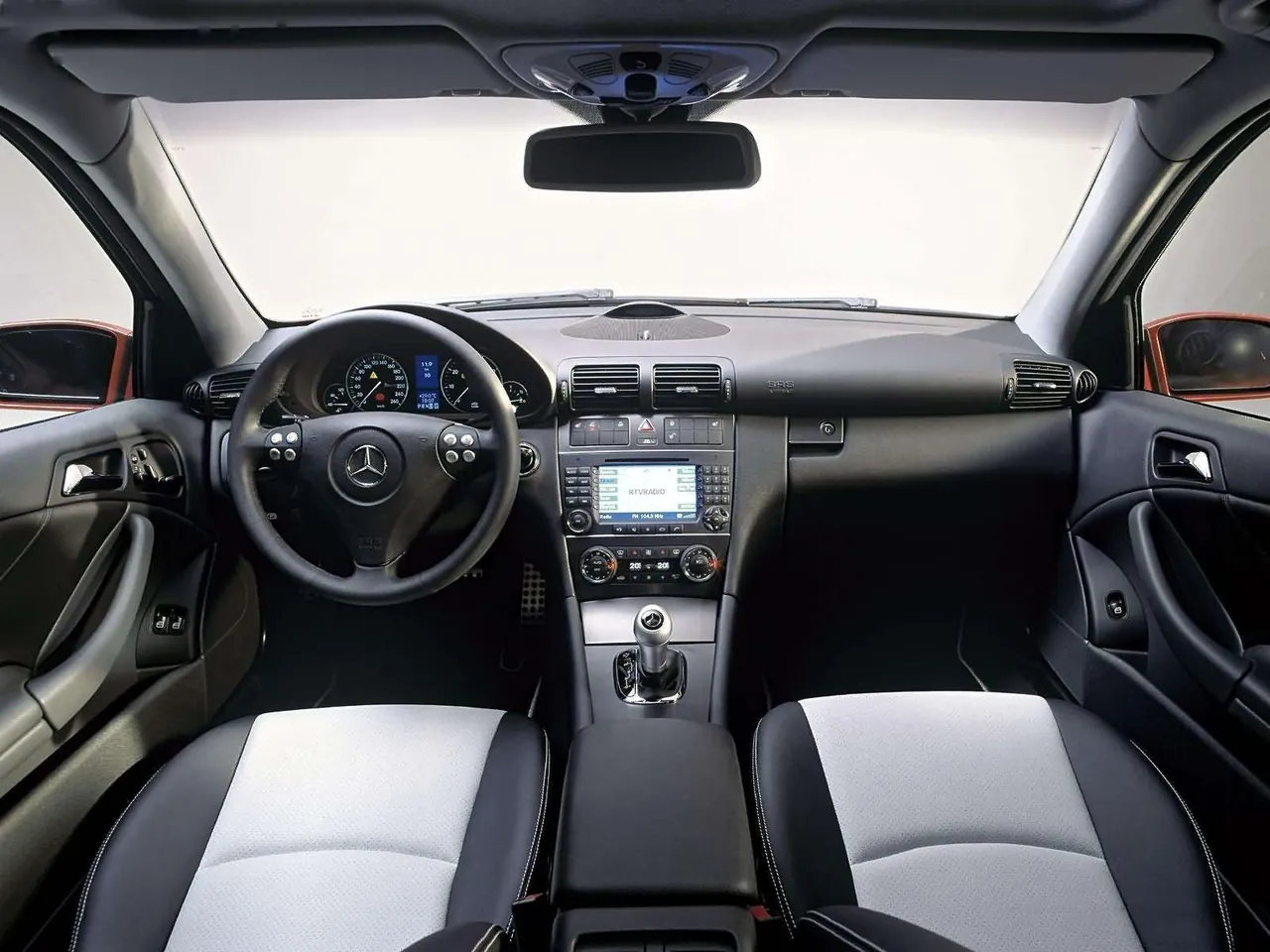 Mercedes-Benz C320 Sport Coupe (2004) - Interior