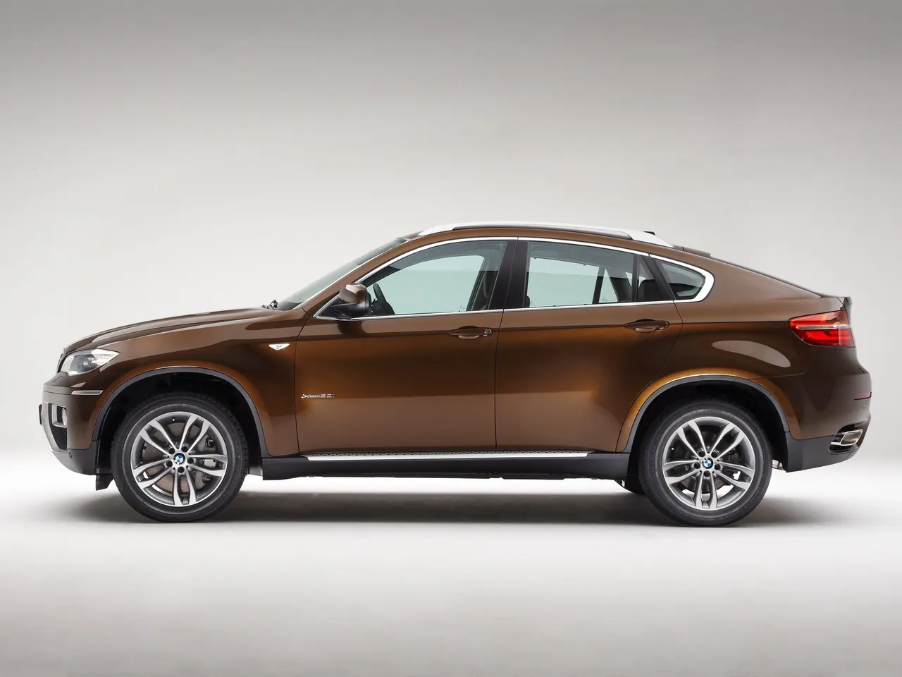 BMW X6 (2013) – boční profil