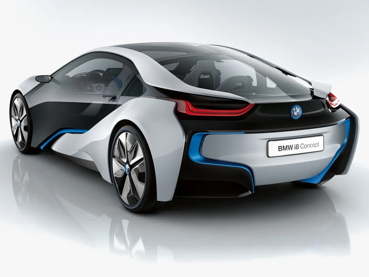 BMW i8 Concept (2011) – zadní tříčtvrteční pohled