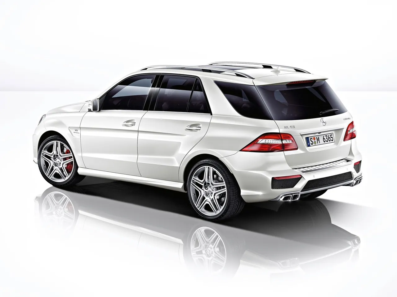 Mercedes-Benz ML63 AMG (2012) - Rear Three-Quarter