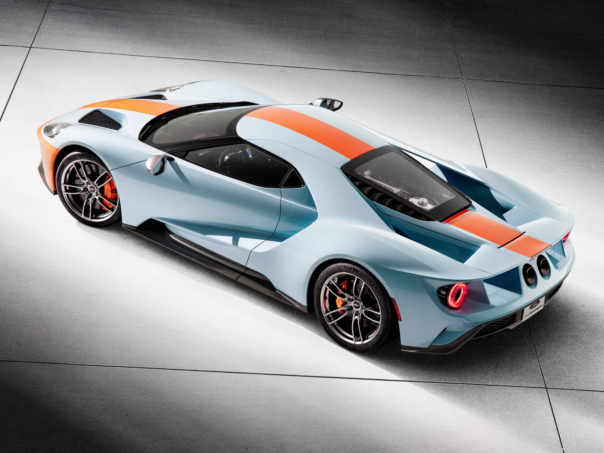 Ford GT Heritage Edition (2019) – zadní tříčtvrteční pohled