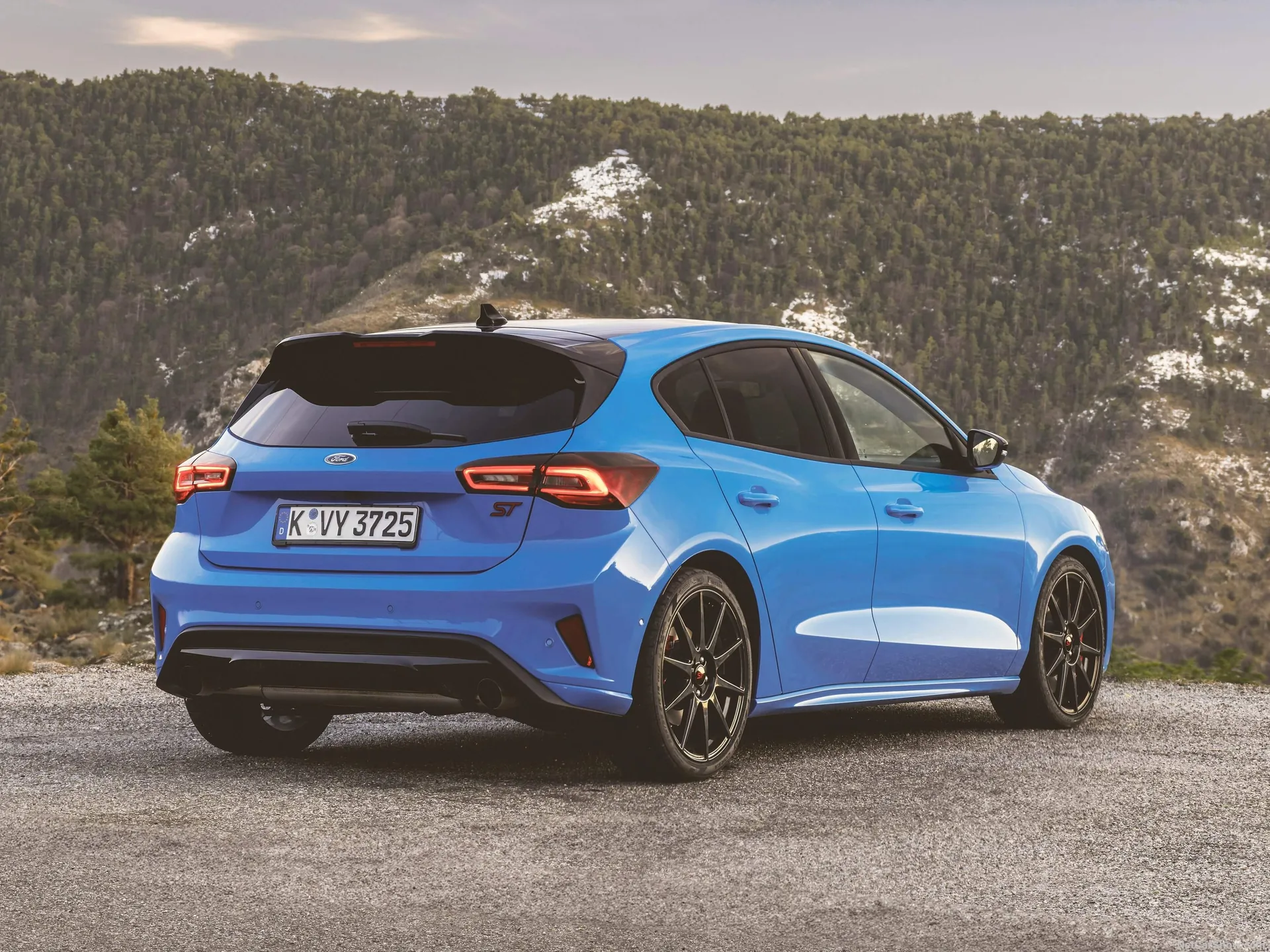 Ford Focus ST Edition (2024) – zadní tříčtvrteční pohled
