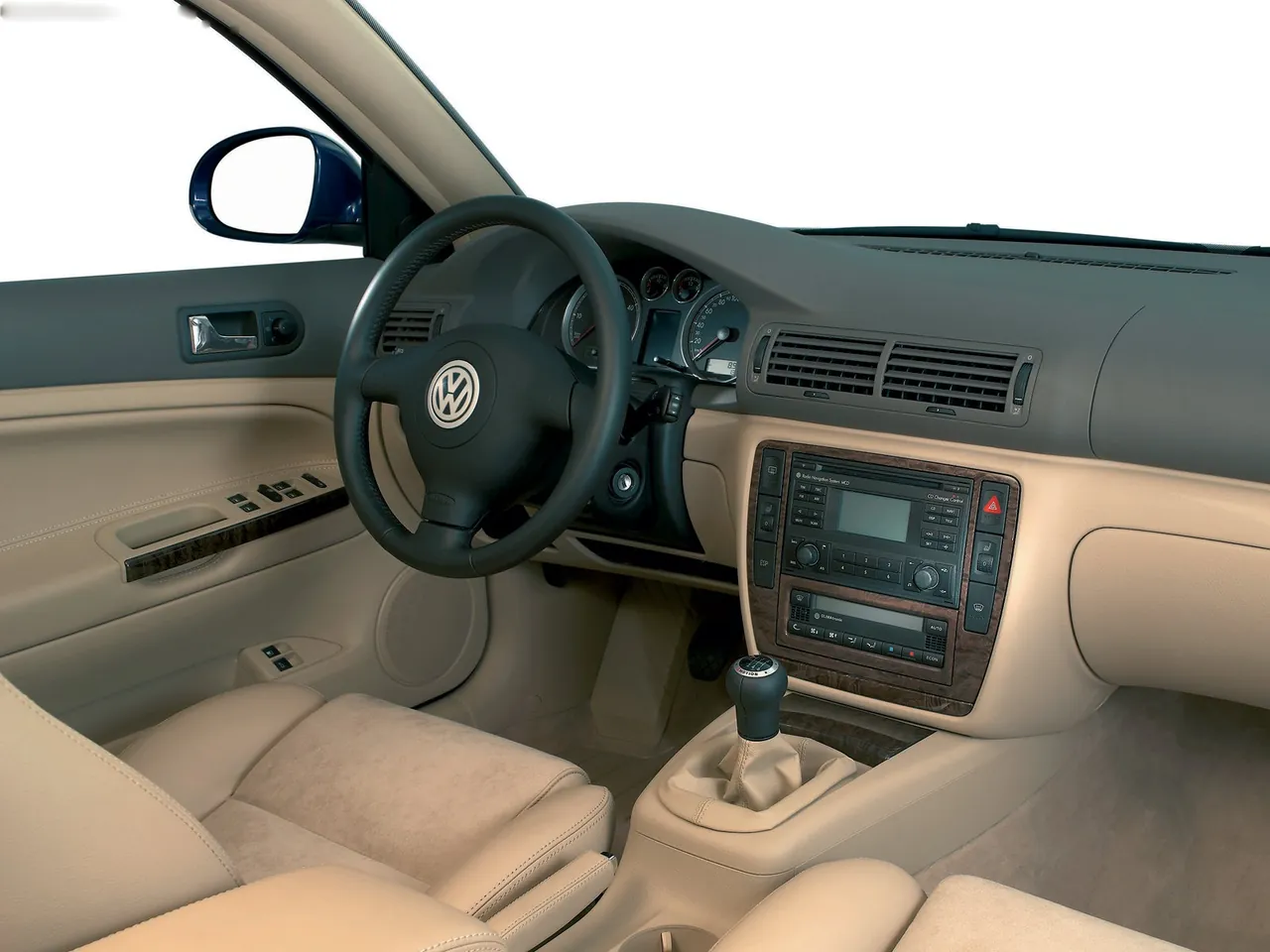 Volkswagen Passat (2003) - Interior