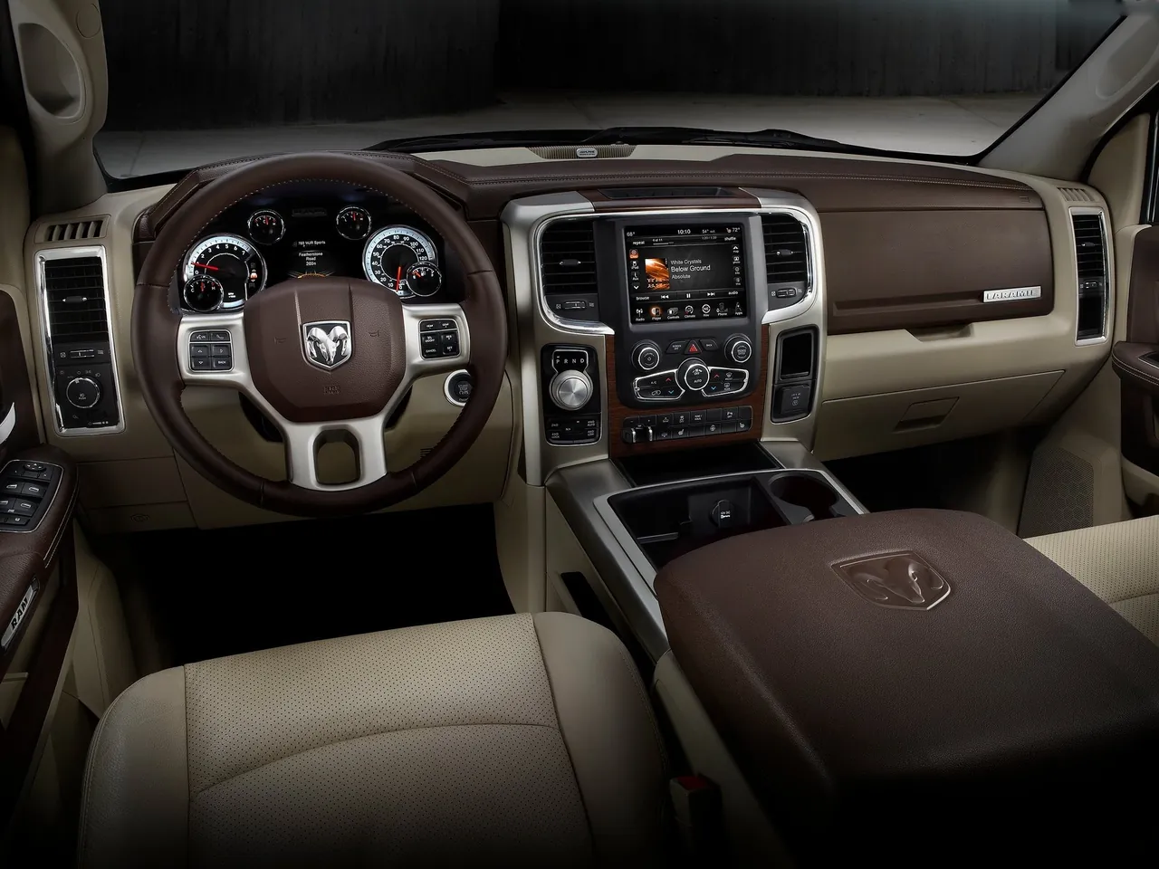Ram 1500 (2014) – interiér