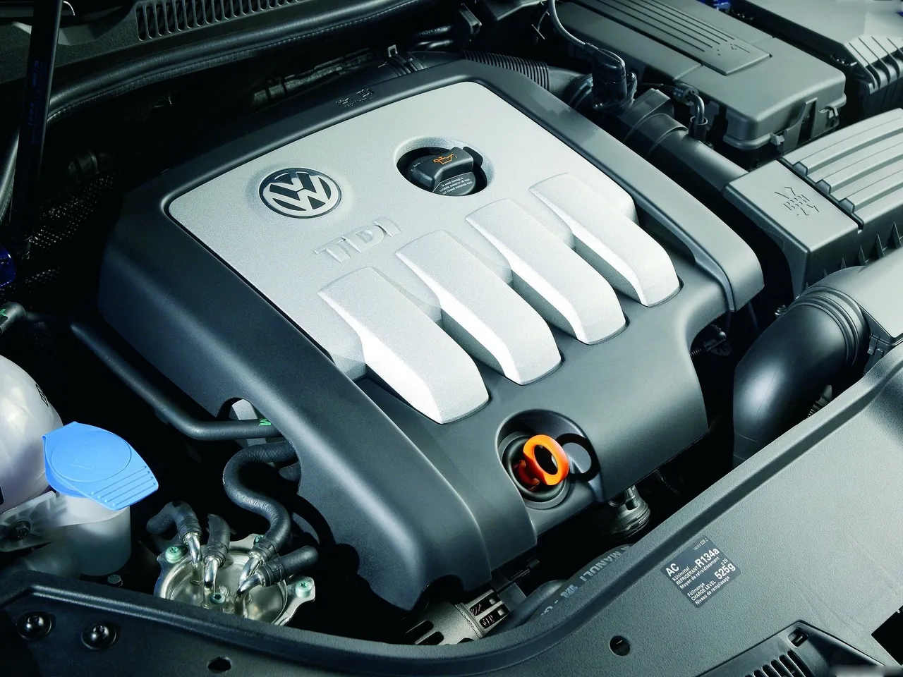 Volkswagen Golf (2004) - Engine Bay