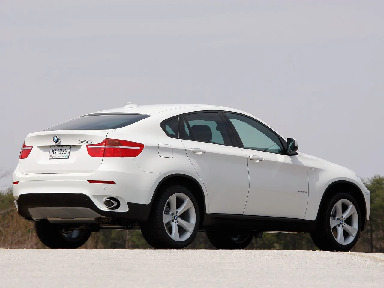 BMW X6 (2009) – zadní tříčtvrteční pohled