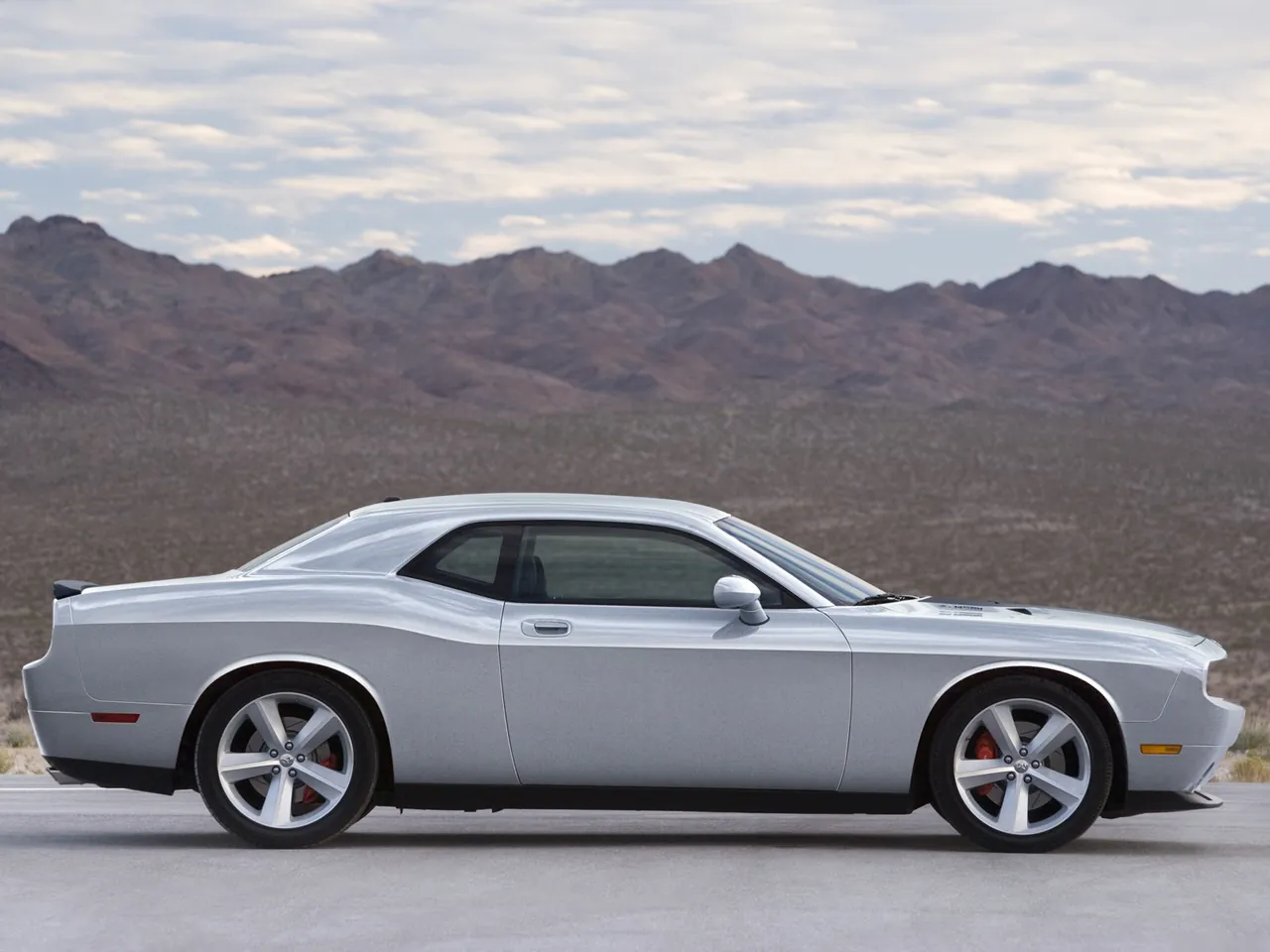 Dodge Challenger SRT8 Silver (2009) - Side Profile