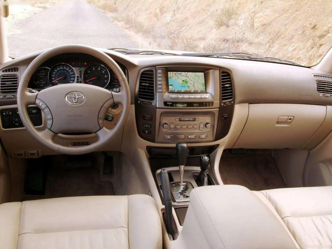 Toyota Land Cruiser Amazon (2003) - Interior