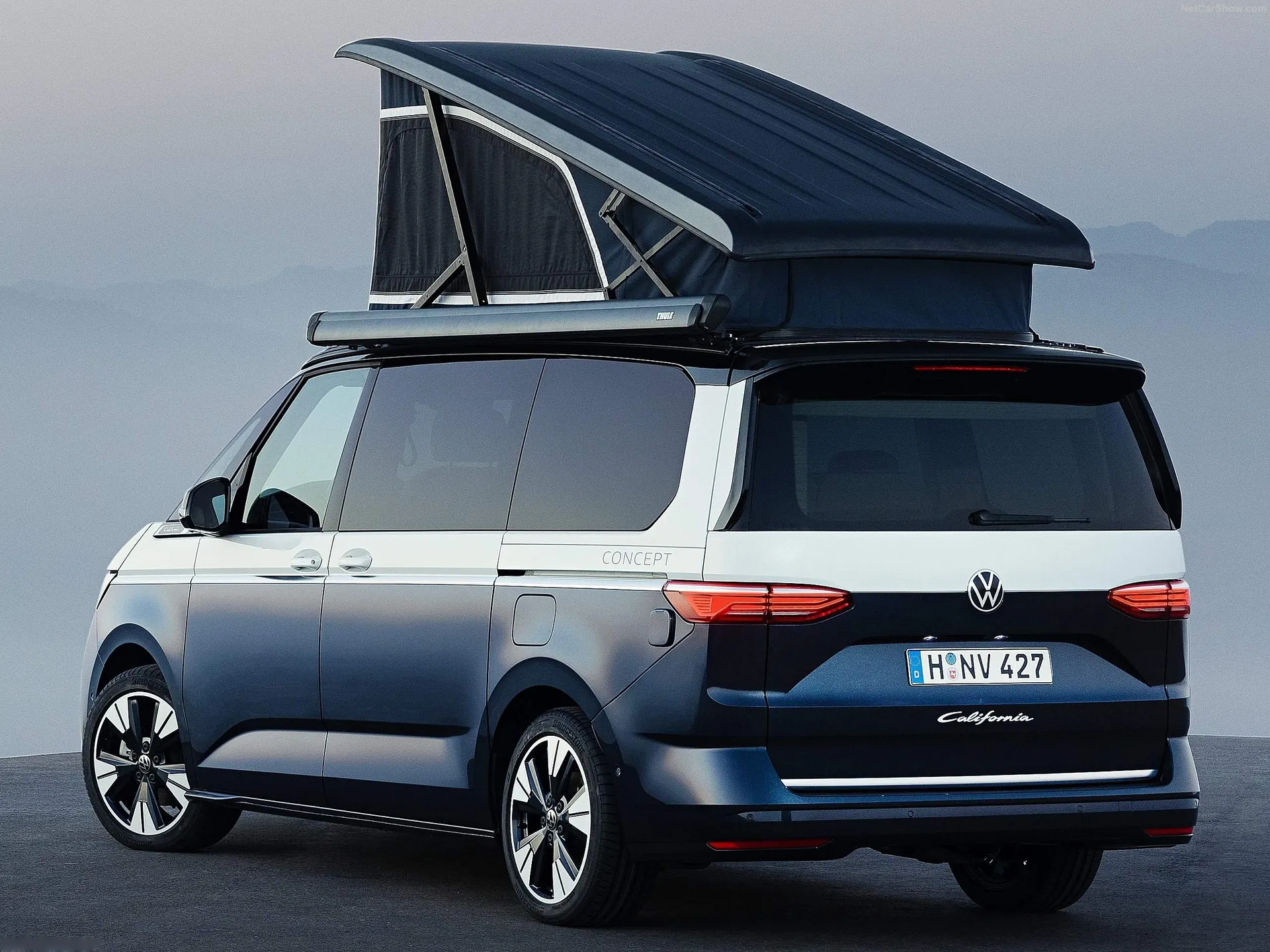 Volkswagen California Concept (2023) – zadní tříčtvrteční pohled