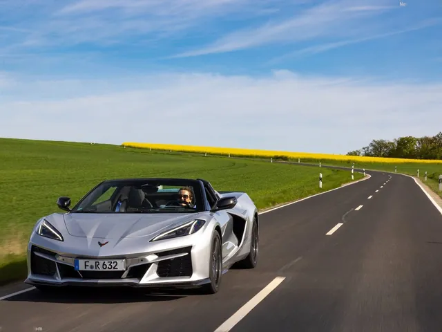 Chevrolet Corvette E-Ray Convertible [EU] (2026)