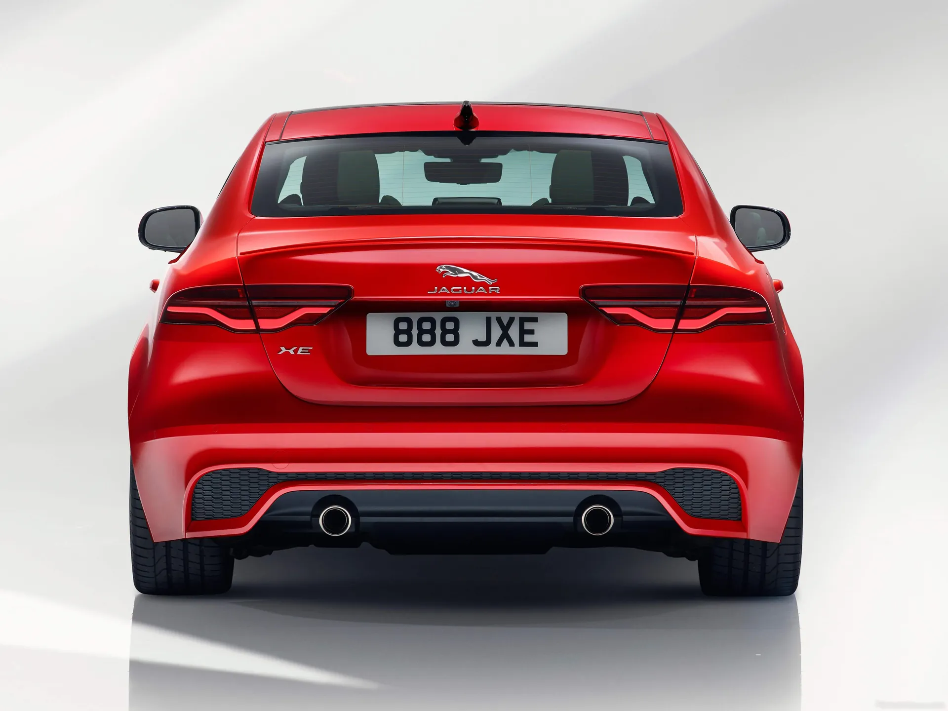 Jaguar XE (2020) – zezadu