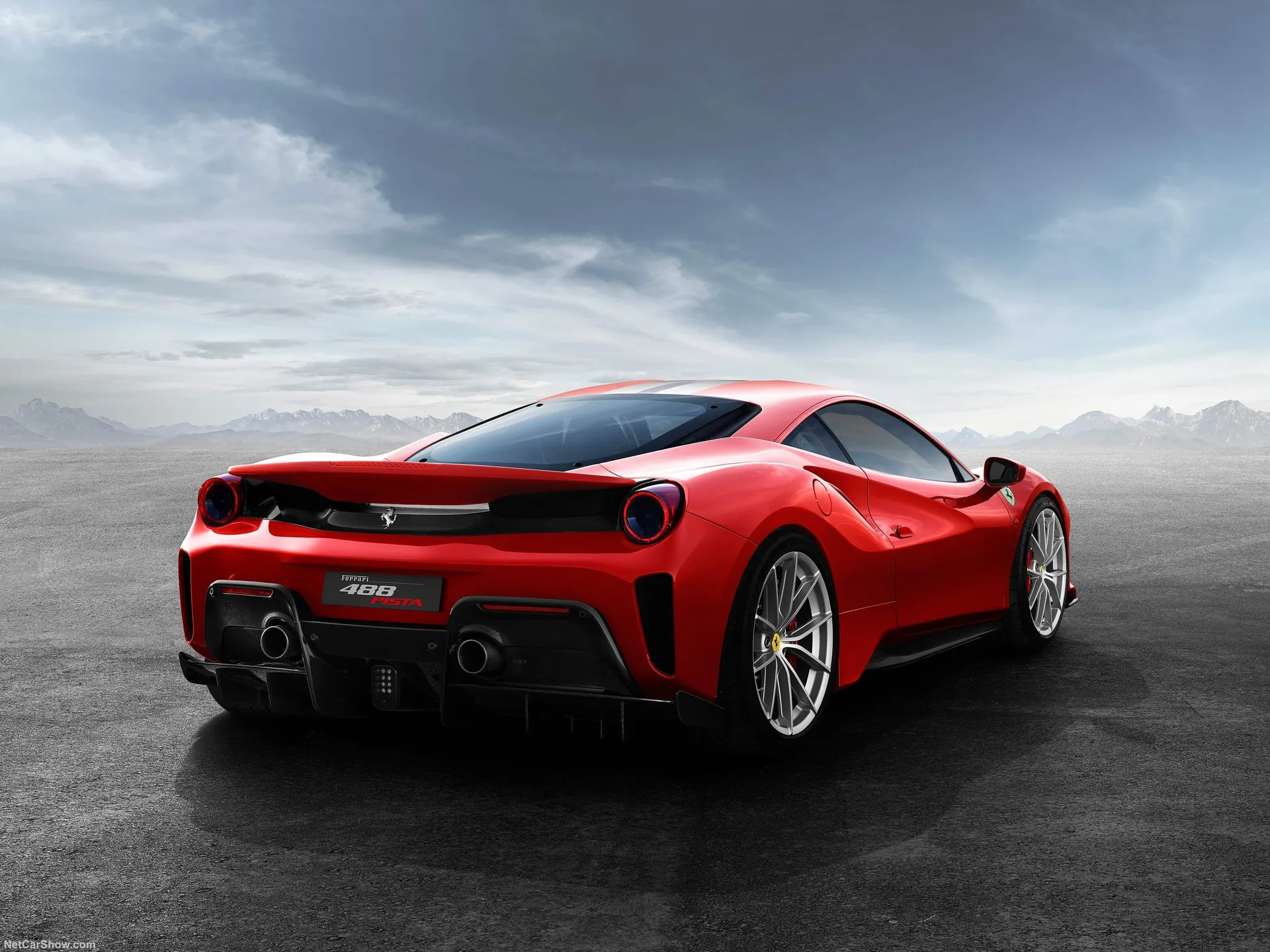 Ferrari 488 Pista (2019) – zadní tříčtvrteční pohled