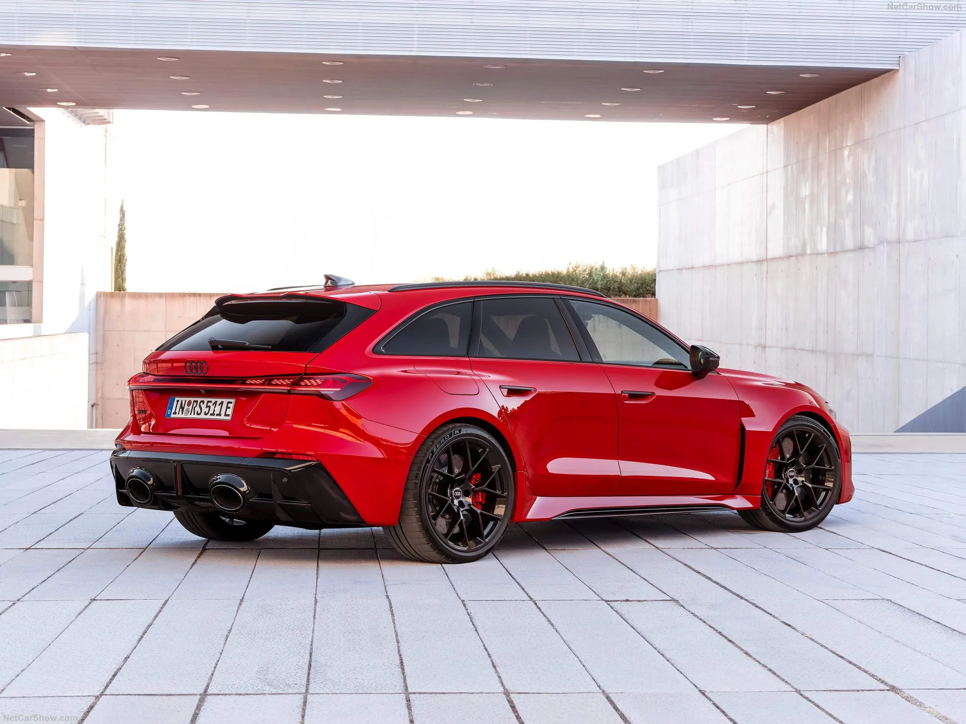 Audi RS5 Avant (2027) – zadní tříčtvrteční pohled