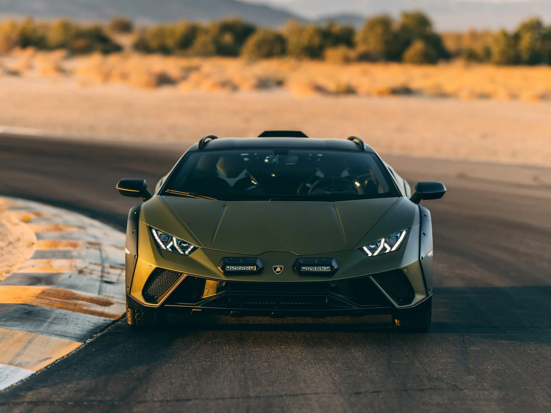Lamborghini Huracan Sterrato (2024) – zepředu