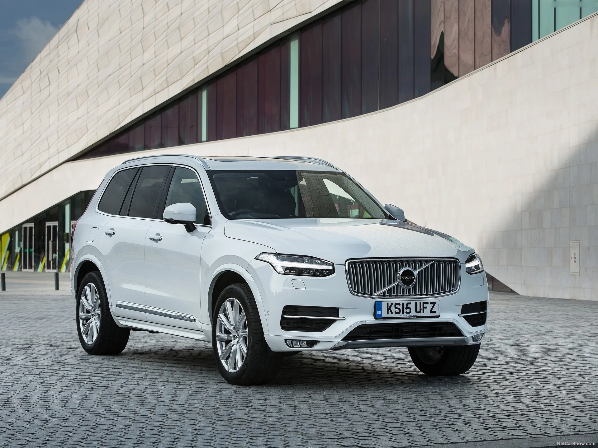 Volvo XC90 [UK] (2015)