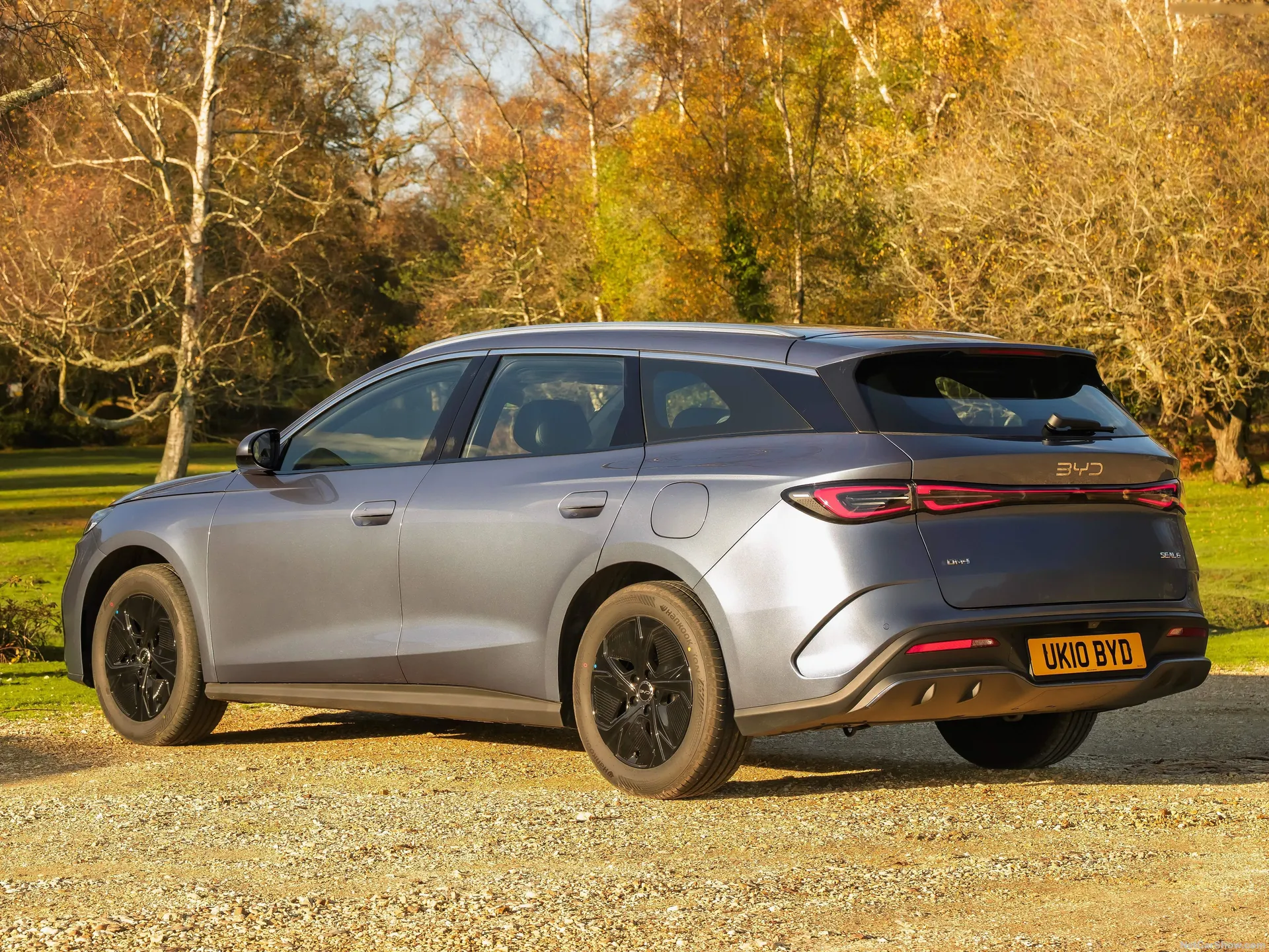 BYD Seal 6 DM-i Touring [UK] (2026) – zadní tříčtvrteční pohled