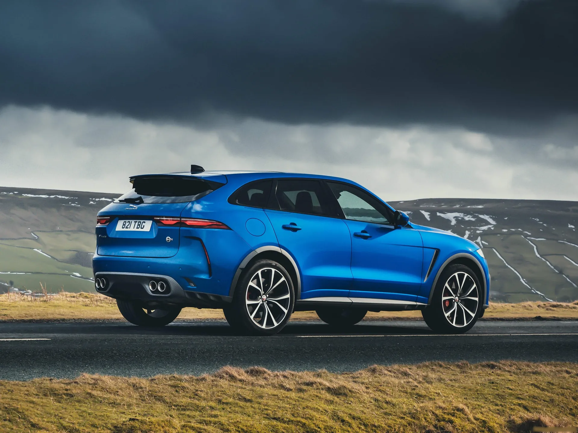 Jaguar F-Pace SVR (2021) – zadní tříčtvrteční pohled