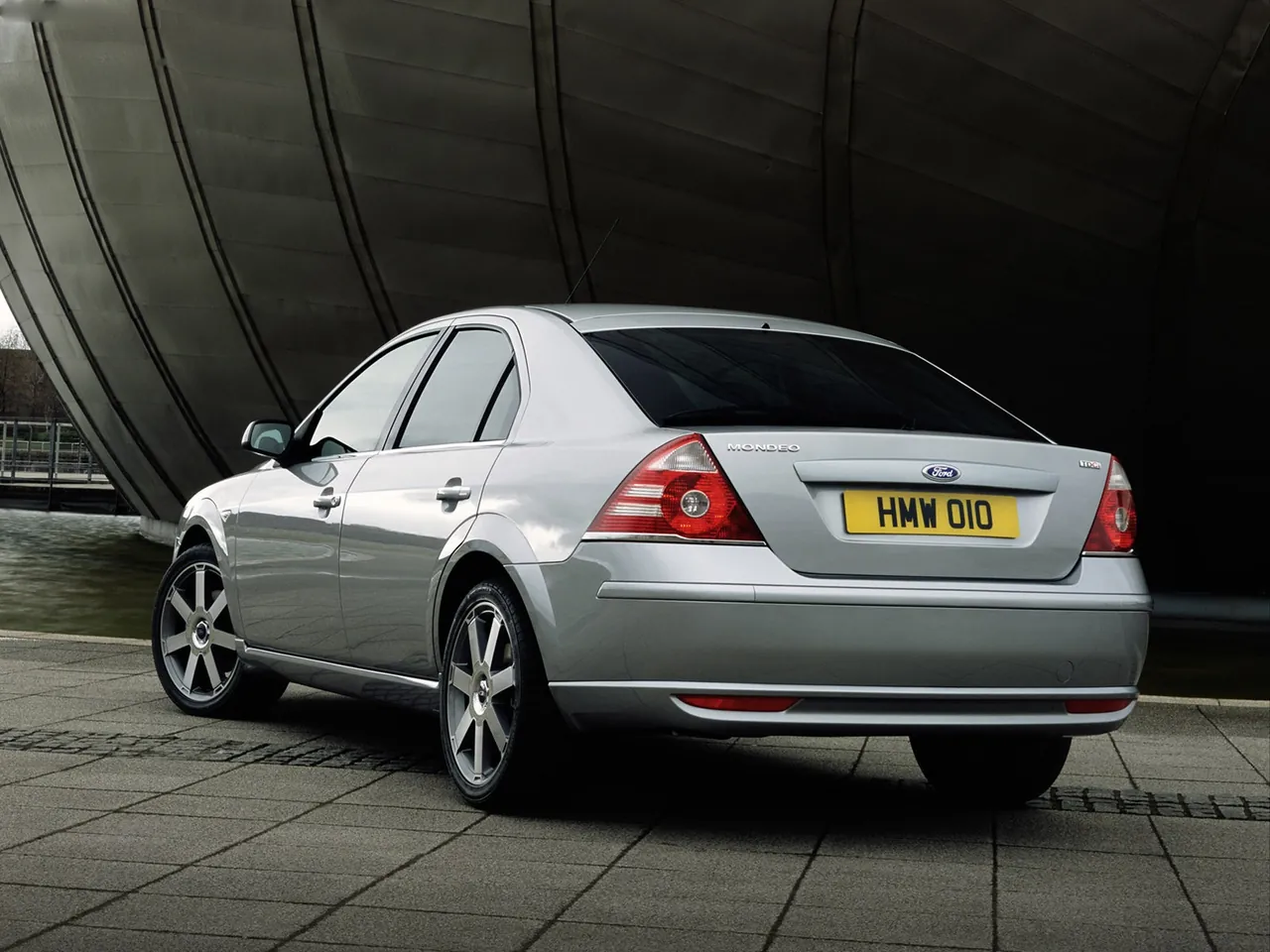 Ford Mondeo (2005) – zadní tříčtvrteční pohled