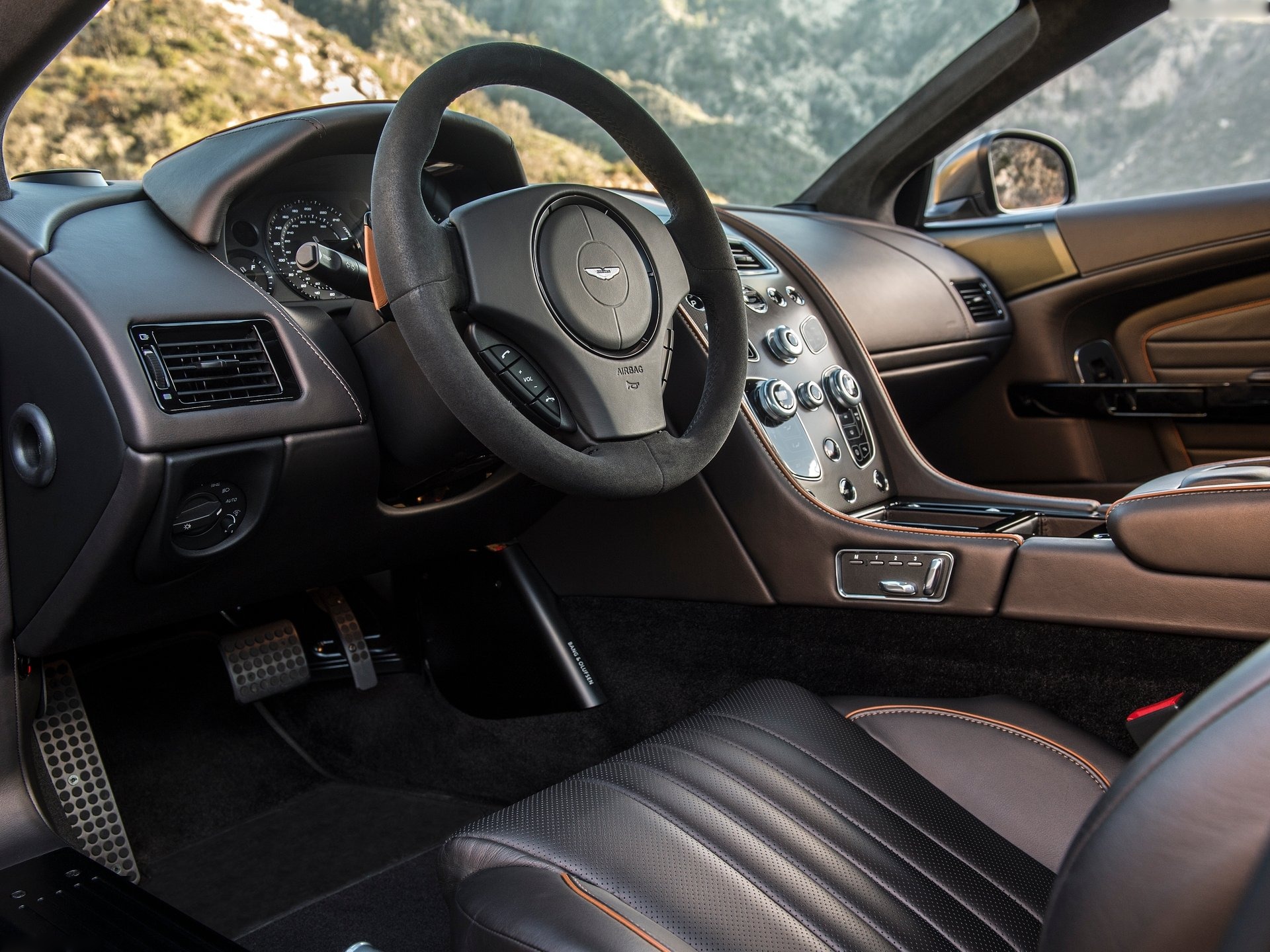 Aston Martin DB9 GT (2016) – interiér