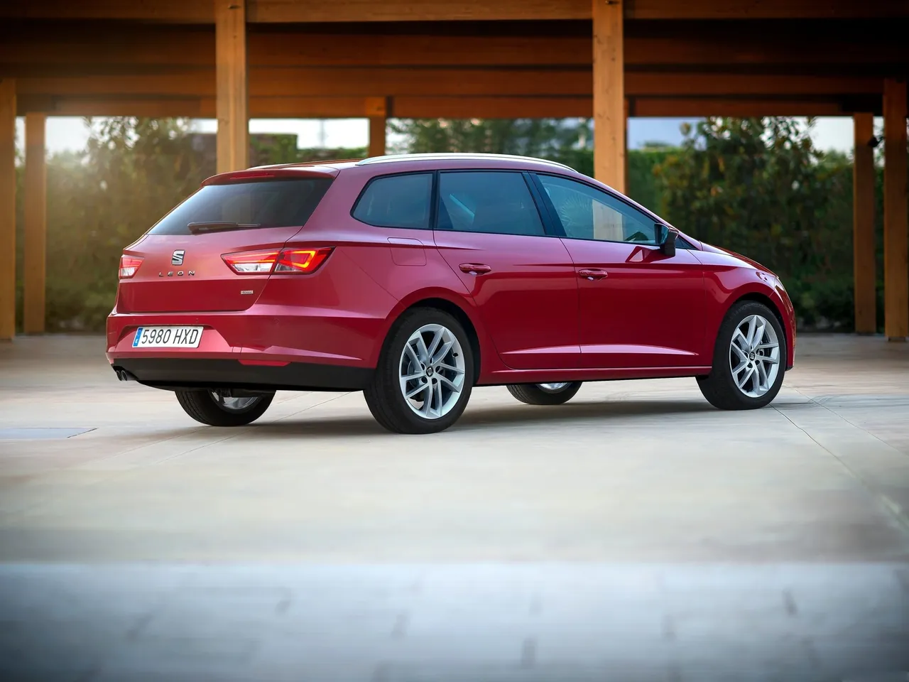 Seat Leon ST 4Drive (2015) – zadní tříčtvrteční pohled