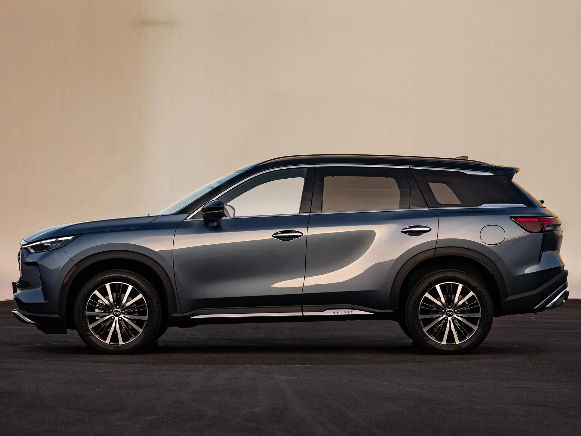 Infiniti QX60 (2022) – boční profil