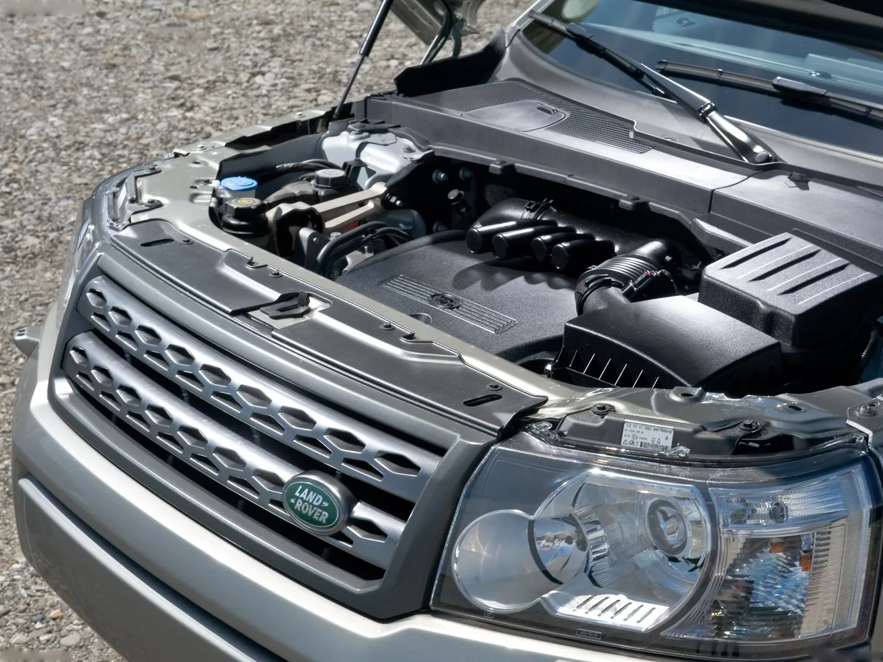 Land Rover Freelander 2 (2011) - Engine Bay