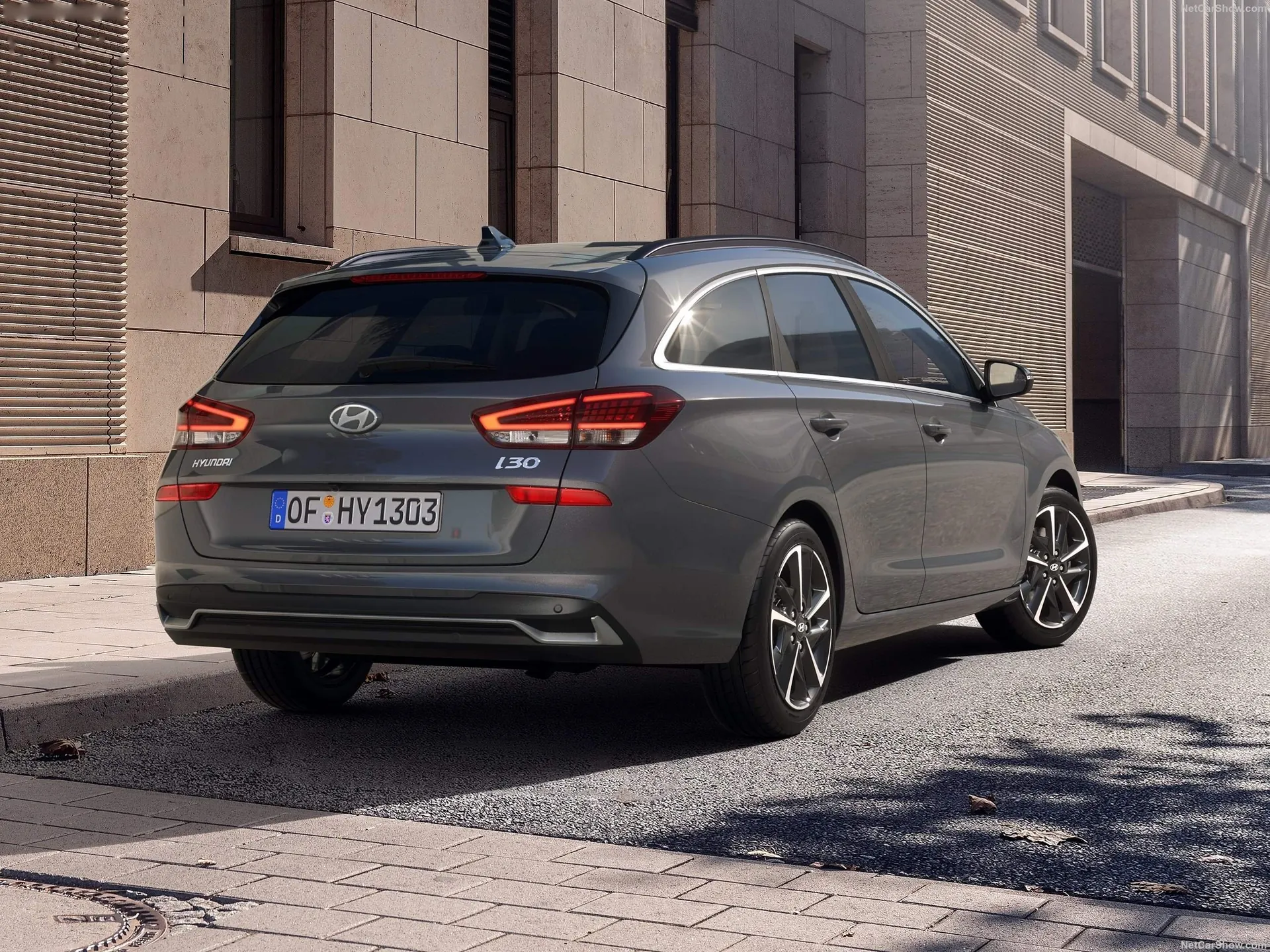 Hyundai i30 Wagon (2025) – zadní tříčtvrteční pohled
