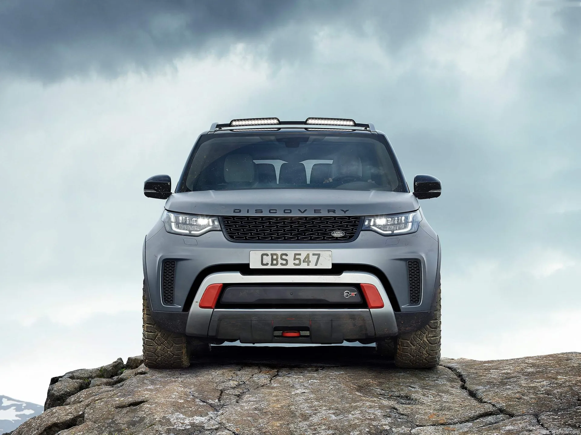 Land Rover Discovery SVX (2018) - Front