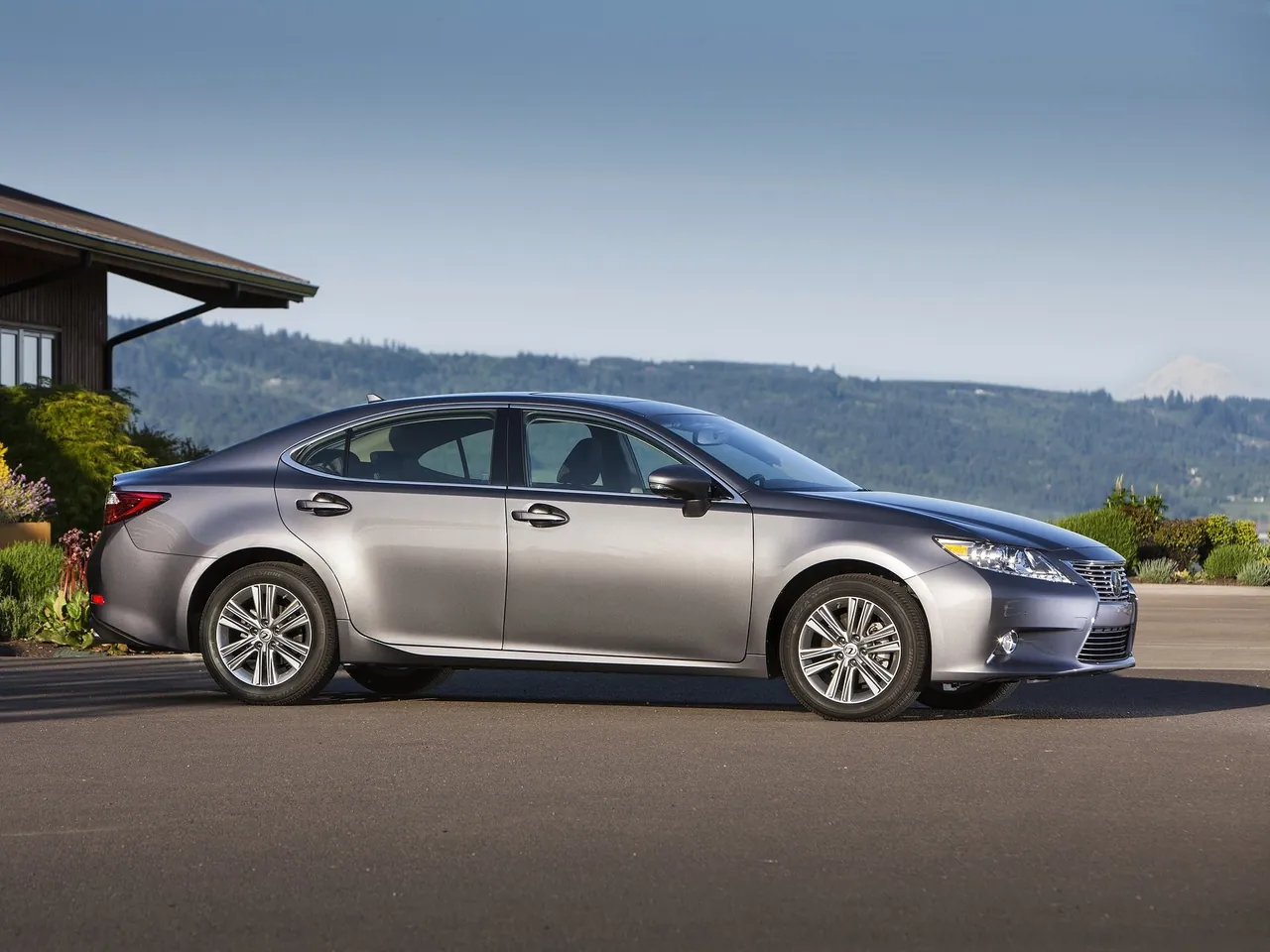 Lexus ES350 (2013) – boční profil