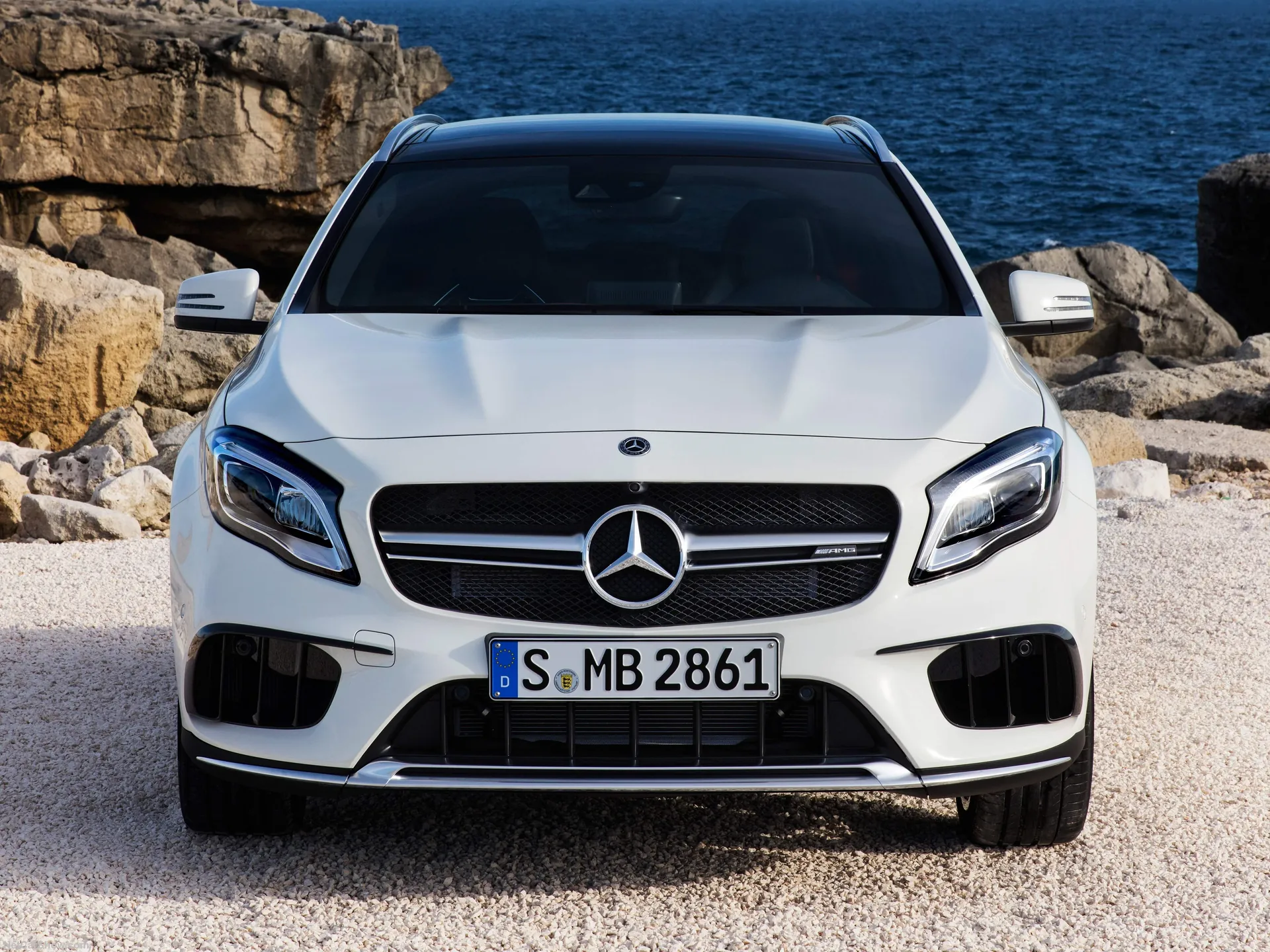 Mercedes-Benz GLA45 AMG (2018) – zepředu