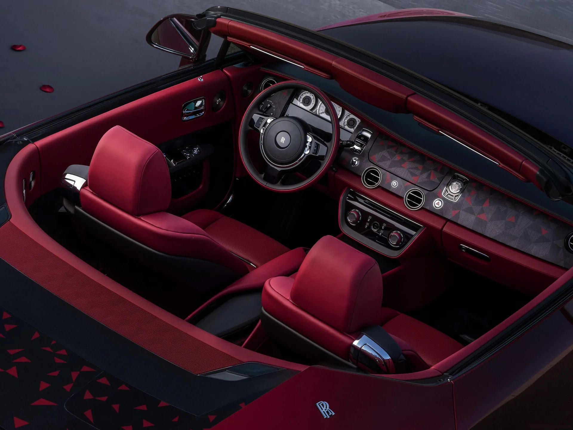 Rolls-Royce Droptail La Rose Noire (2024) – interiér