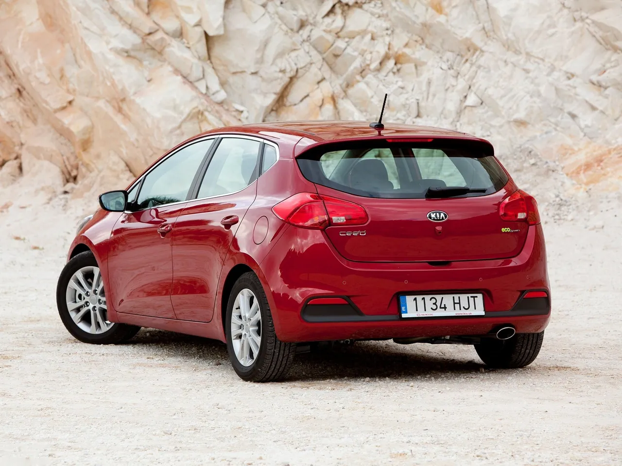 Kia Ceed (2013) – zadní tříčtvrteční pohled
