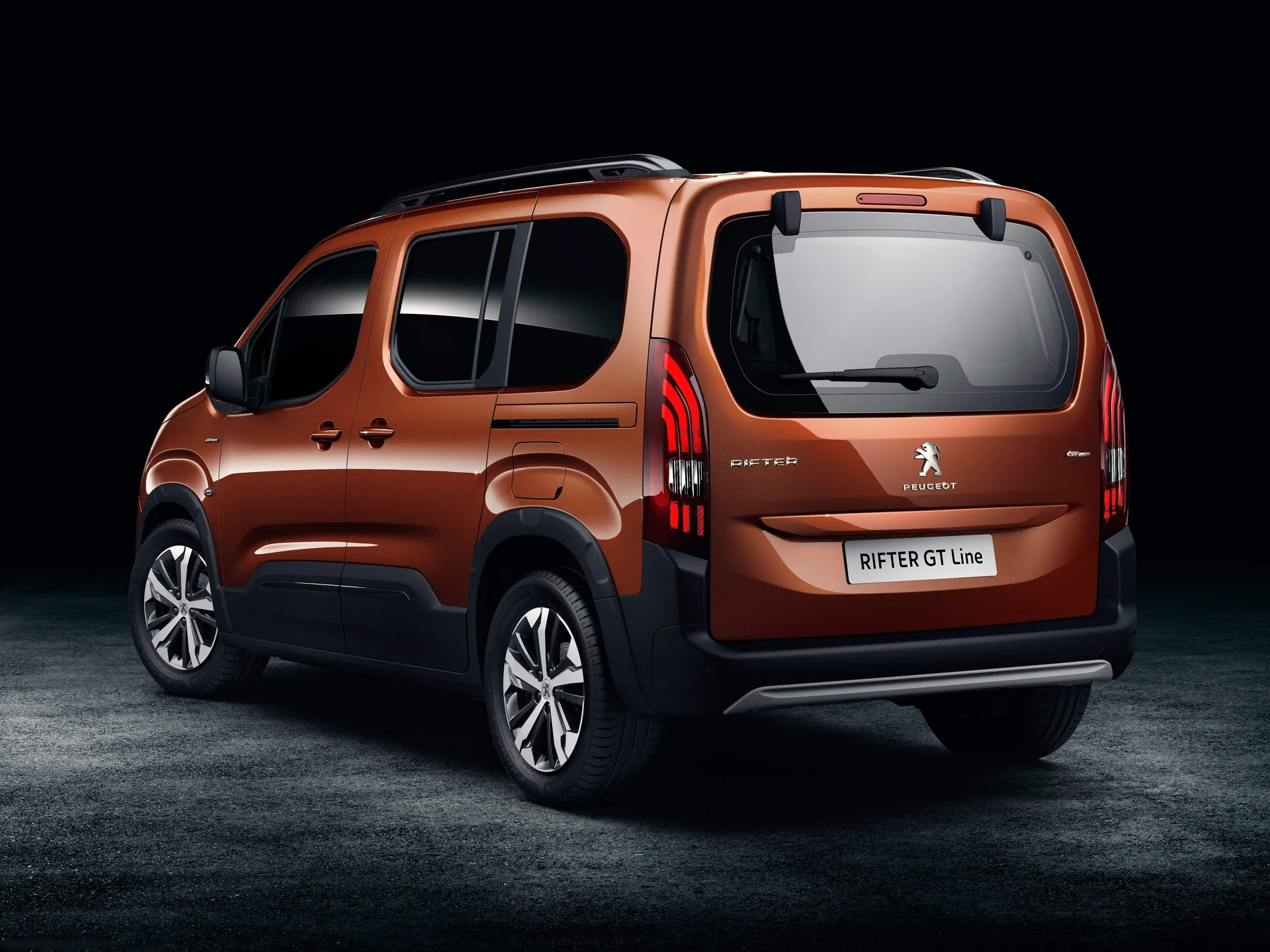 Peugeot Rifter (2019) – zadní tříčtvrteční pohled