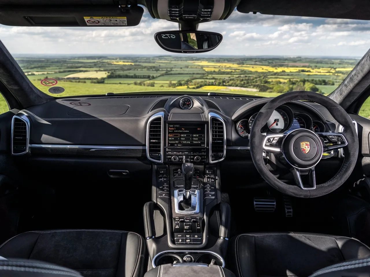 Porsche Cayenne GTS (2015) – interiér